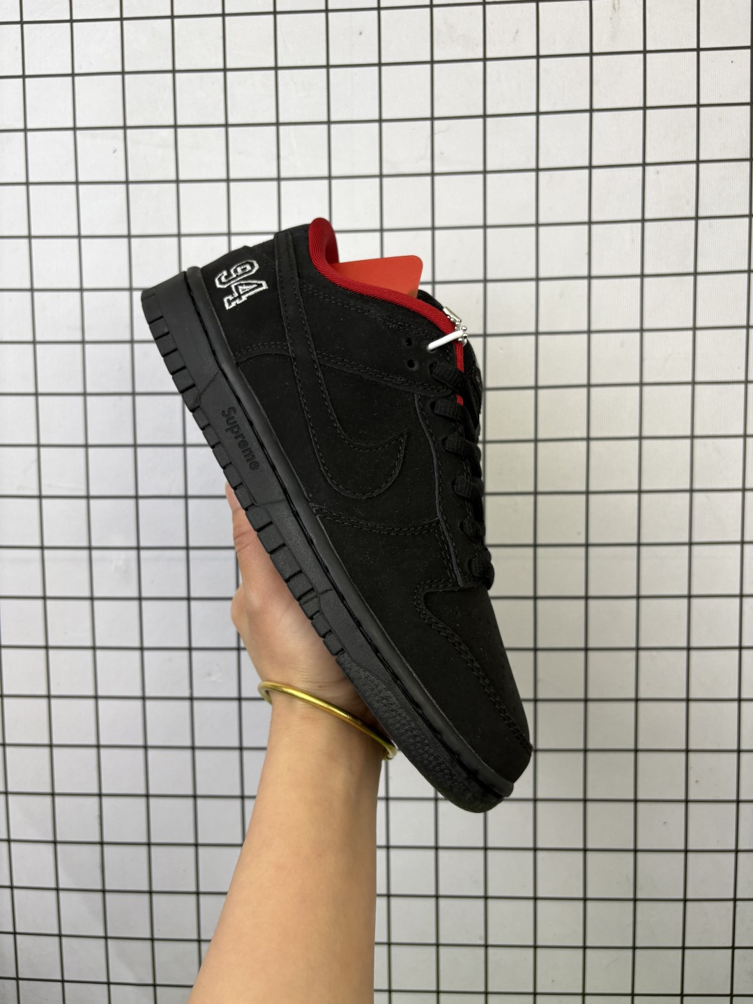 💰160
 耐克Nike SB Dunk Low Pro 复古 黑红94低帮休闲运动滑板板鞋 HQ8487 001

码数：36 36.5 37.5 38 38.5 39 40 40.5 41 42 42.5 43 44 44.5 45 
编码元