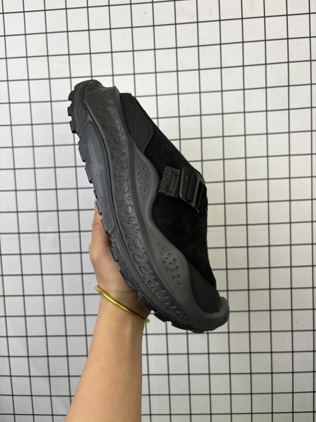 💰180
【公司级】HOKA ONE ONE Ora Primo 一脚蹬男女厚底运动休闲舒缓鞋 包头凉拖鞋 秋冬款hoka Ora Primo粗鞋带加棉厚底时尚舒适运动拖鞋
尺码:37-47半
编码698