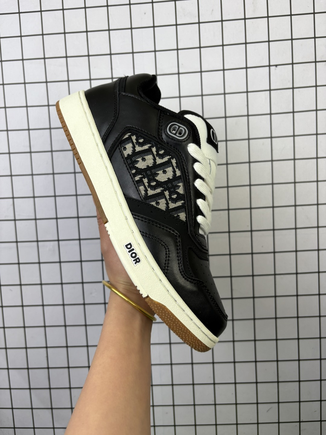 💰160
公司级 迪奥/Dior B27 Oblique Galaxy Low Top Sneakers B27系列低帮复古真皮百搭运动休闲板鞋 3SN272ZIJ

码数：36 37 38 39 40 41 42 43 44 45 46
编码788