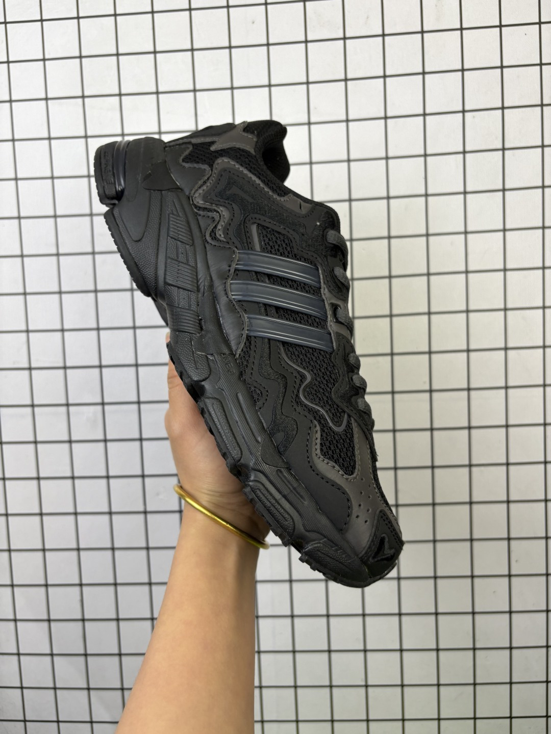 💰165
公司级✅Adidas Originals Response CL 复古休闲跑步鞋 
鞋身采用大面积的麂皮和网布材质 复古感拉满 中底采用阿迪达斯经典的adiprene 后掌添加新的Pro-miderotor科技 脚感回弹力十足
货号:ID0805
尺码:35.5 36 36.5 37 38 38.5 39 40 41 42 42.5 43 44 45
编码698