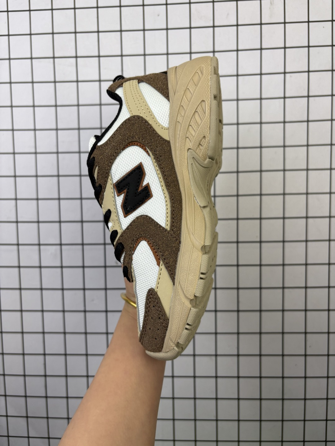 新百伦 NB530 New Balance 530 复跑古鞋NB530这鞋双确实是NB家经复典古款式之一,以全科新技诠释,成打功造530鞋款.鞋面保在持530基本线条和片层构结的同时,采更用 为简洁、流畅设的计语言 货号:MR530VS 编码698