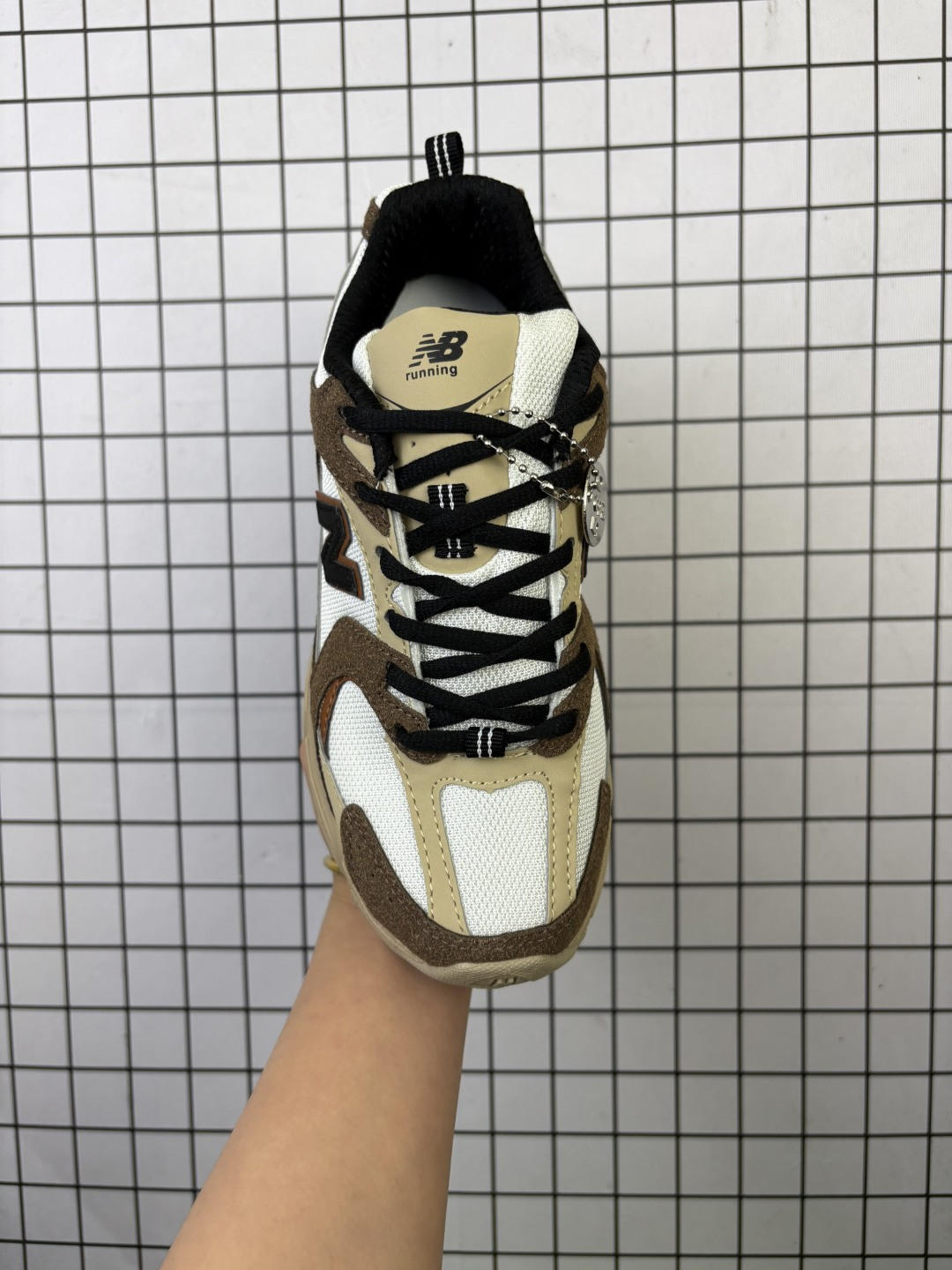 新百伦 NB530 New Balance 530 复跑古鞋NB530这鞋双确实是NB家经复典古款式之一,以全科新技诠释,成打功造530鞋款.鞋面保在持530基本线条和片层构结的同时,采更用 为简洁、流畅设的计语言 货号:MR530VS 编码698
