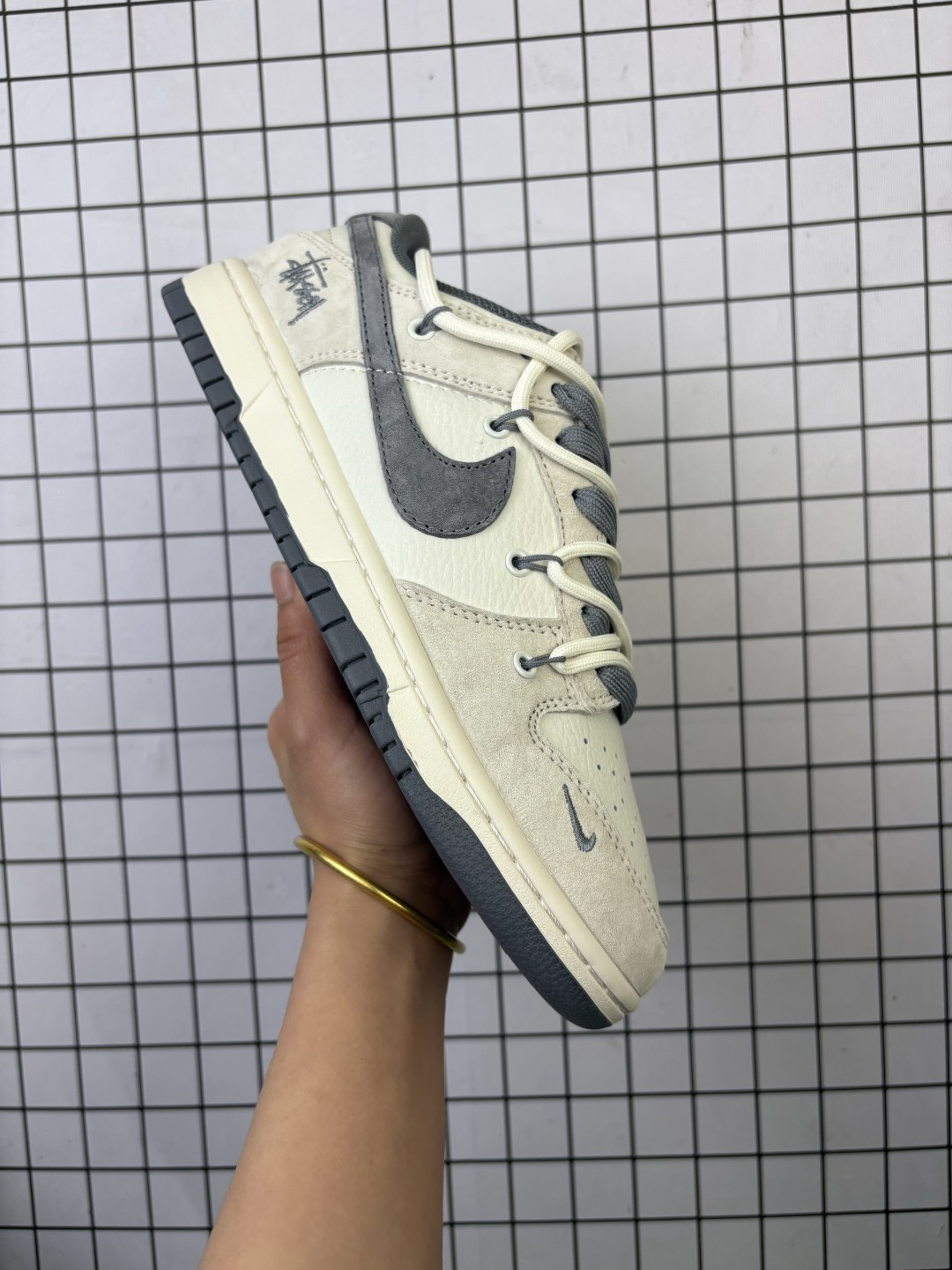 💰150
海外爆款限量发售！公司级 Nike SB Dunk Low“Sup系列——绑带米白灰勾” 周年高端定制 低帮休闲板鞋 定制鞋盒 大厂纯原品质出货 超高清洁度 皮料切割干净无任何毛边 细节完美 
货号：DM6868-091
Size:36 36.5 37.5 38 36.5 39 40 40.5 41 42 42.5 43 44 44.5 45
编码577