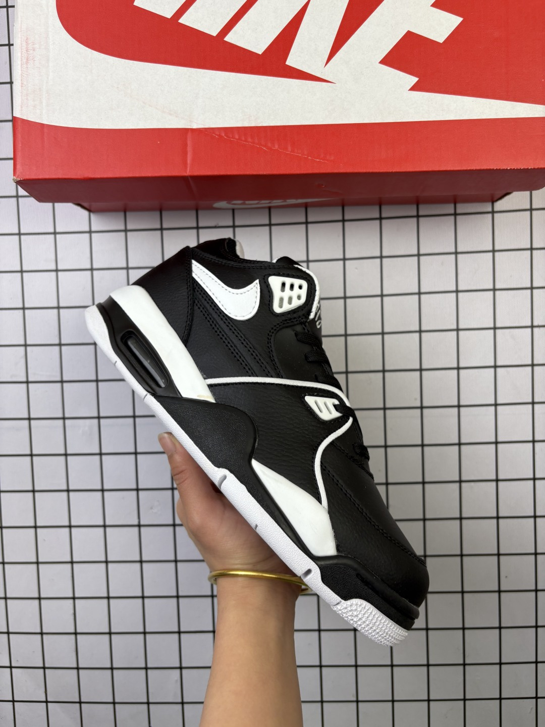 🈴💰150
NK Air Flight 89 男子运动鞋 AJ4兄弟款系列篮球鞋 重塑80年代后期非凡篮球战靴的经典风范,利落皮革结构搭载卓越缓震系统 重现传世经典的卓越性能 取用皮革与合成材质组合鞋面 简约利落潮流运动
货号:FQ8256 001
Size:36~45
编码771