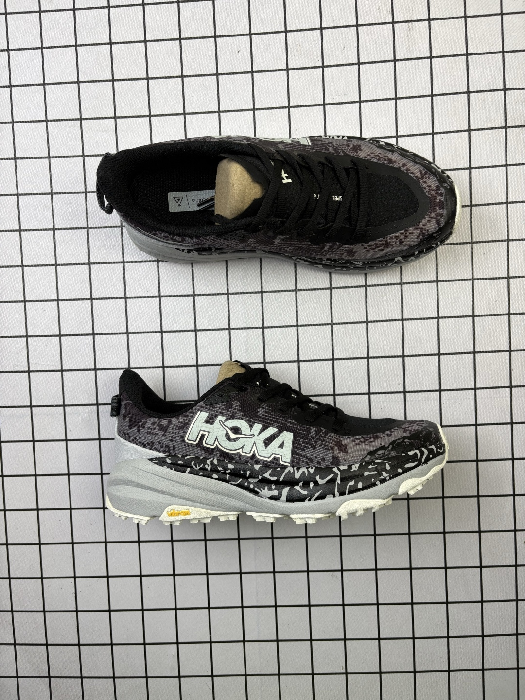 💰140
HOKA ONE ONE Stinson Atr 7
低帮专业越野跑步鞋 实拍首发
作为 HOKA 传统鞋履的第六版 Stinson ATR 6继续在道路和非电网中提供多功能舒适性
Stinson ATR 6在整个HOKA产品系列中以最高的体积堆叠高度提供相同的舒适脚下体验
是名副其实的“气垫船” 与前代产品相比
这款多功能全地形鞋重量更轻 稳定性更高
采用从消费后废塑料中提取的回收Unif REPREVE®纱线 鞋带内新集成的孔眼提供独立支撑 而精致的鞋跟领提供舒适的贴合感
紧密间隔的凸耳确保稳定性
Stinson ATR 6将激进的美学与性能相结合
继续将全地形置于 ATR中
官方货号: 1110506ZR
尺码:36-46
编码103