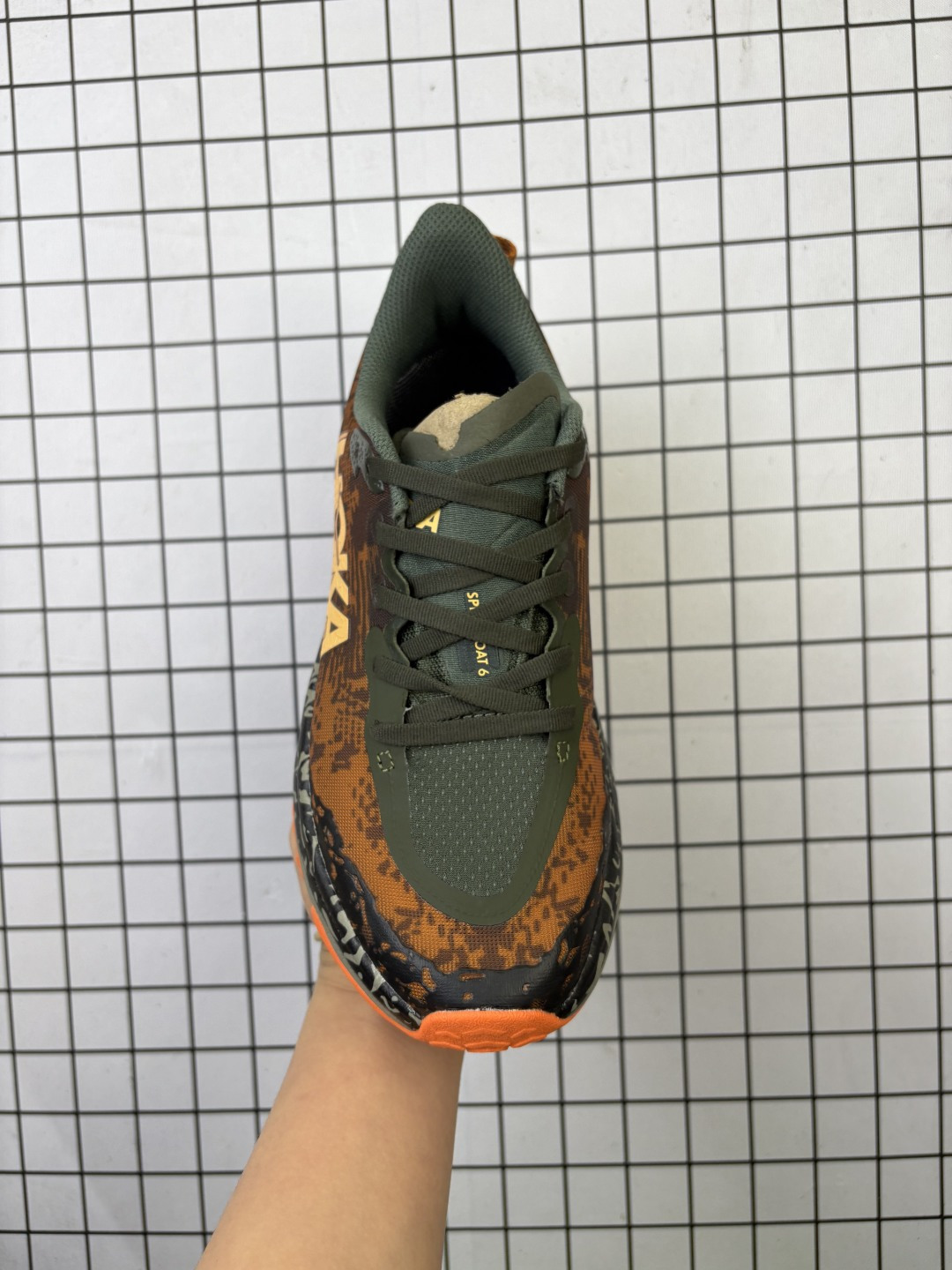 💰140
HOKA ONE ONE Stinson Atr 7
低帮专业越野跑步鞋 实拍首发
作为 HOKA 传统鞋履的第六版 Stinson ATR 6继续在道路和非电网中提供多功能舒适性
Stinson ATR 6在整个HOKA产品系列中以最高的体积堆叠高度提供相同的舒适脚下体验
是名副其实的“气垫船” 与前代产品相比
这款多功能全地形鞋重量更轻 稳定性更高
采用从消费后废塑料中提取的回收Unif REPREVE®纱线 鞋带内新集成的孔眼提供独立支撑 而精致的鞋跟领提供舒适的贴合感
紧密间隔的凸耳确保稳定性
Stinson ATR 6将激进的美学与性能相结合
继续将全地形置于 ATR中
官方货号: 1110506ZR
尺码:36-46
编码103