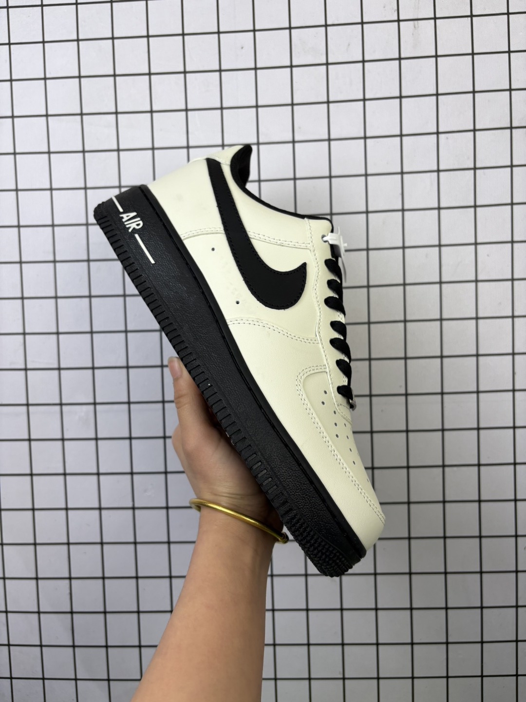 💰230
Nike Air Force 1'07 Low 二次元主题 米黑 空军一号低帮休闲板鞋 ZH0316-143
#定制皮料 原厂3D打印 定制鞋盒 原楦原纸板 纯正空军版型 内置全掌气垫
尺码：36 36.5 37.5 38 38.5 39 40 40.5 41 42 42.5 43 44 44.5 45