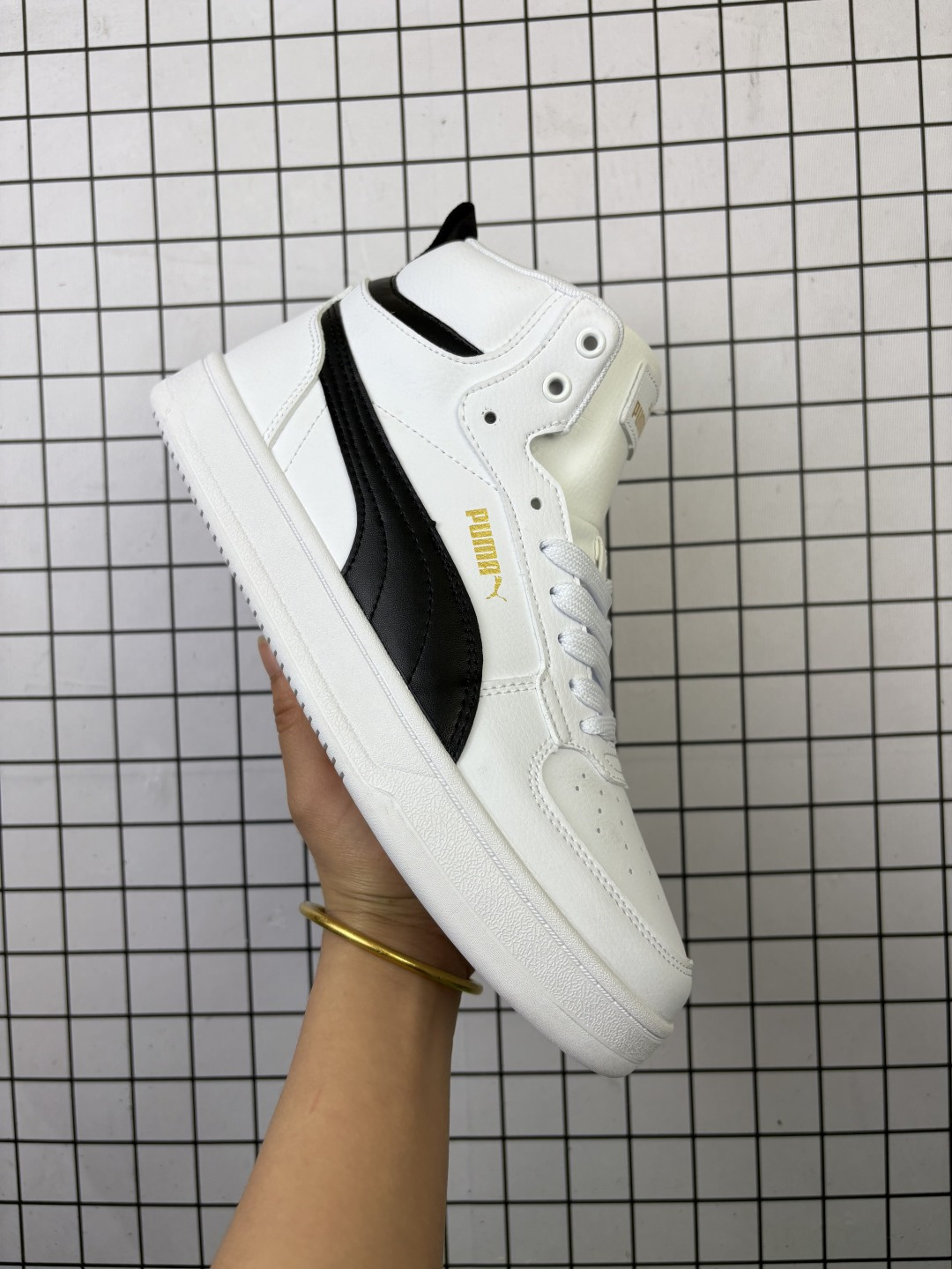 💰150
彪马/Puma Caven 2.0复古简 约轻便中帮运动休闲板鞋
货号:392290 03
尺码:36~45半
编码:770