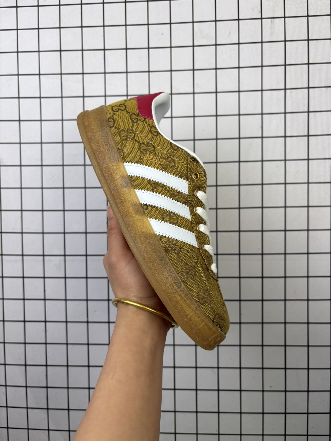 💰100
真标✅Gucci x Adidas Originals Gazelle INdoor 古驰联名 阿迪达斯 三叶草休闲防滑耐磨低帮板鞋
官方货号:726487 AAA43 9547
尺码:36 36.5 37 38 38.5 39 40 40.5 41 42 42.5 43 44 45
编码698