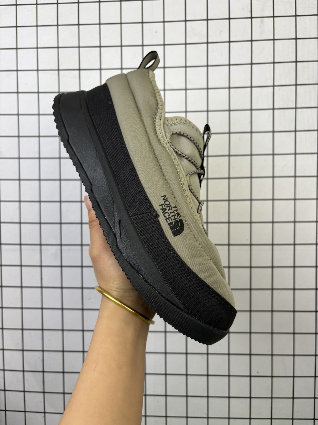 🈴💰160
公司级✅The North Face NSE北面一脚蹬懒人雪地靴低帮棉鞋
NSE Low 是一款风格前卫且超级舒适的懒人鞋,采用再生 PET 防撕裂鞋面和坚固的外底。您刚刚找
到了适合城市冒险的新鞋。
耐用的结构适合每天佩戴
帆布兰特提供轻质保护
鞋底单元:外底级模压 EVA 中底
简约的 Surface CTRL?橡胶外底采用 10% 天然橡胶制成,具有微型凸耳,可实现轻量牵引力
鞋面:再生 PET 防撕裂鞋面,采用轻质 ThermoBa 11? Ec。 隔热材料,打造蓬松的外观和触感
间隔网固定鞋舌和固定弹性鞋带让穿脱更加方便
帆布兰特提供轻质保护
鞋底单元:外底级模压 EVA 中底
鞋带让穿脱更加方便
货号:NF0A7W4PKX7-090
编码688
40-45