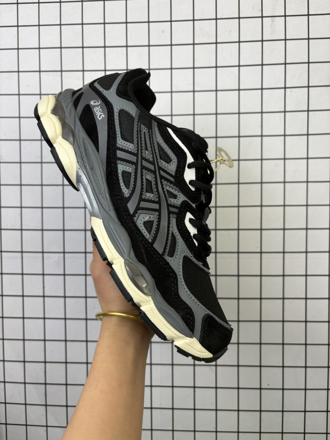 💰120
真标✅ASICS GEL-NYC 亚瑟士 透气网眼鞋面 配合部分合成革材质 采用全新AHAR+橡胶材质 更加耐磨
货号:1203A383-025
尺码:36 37 37.5 38 39 39.5 40.5 41.5 42 42.5 43.5 44 45
编码688