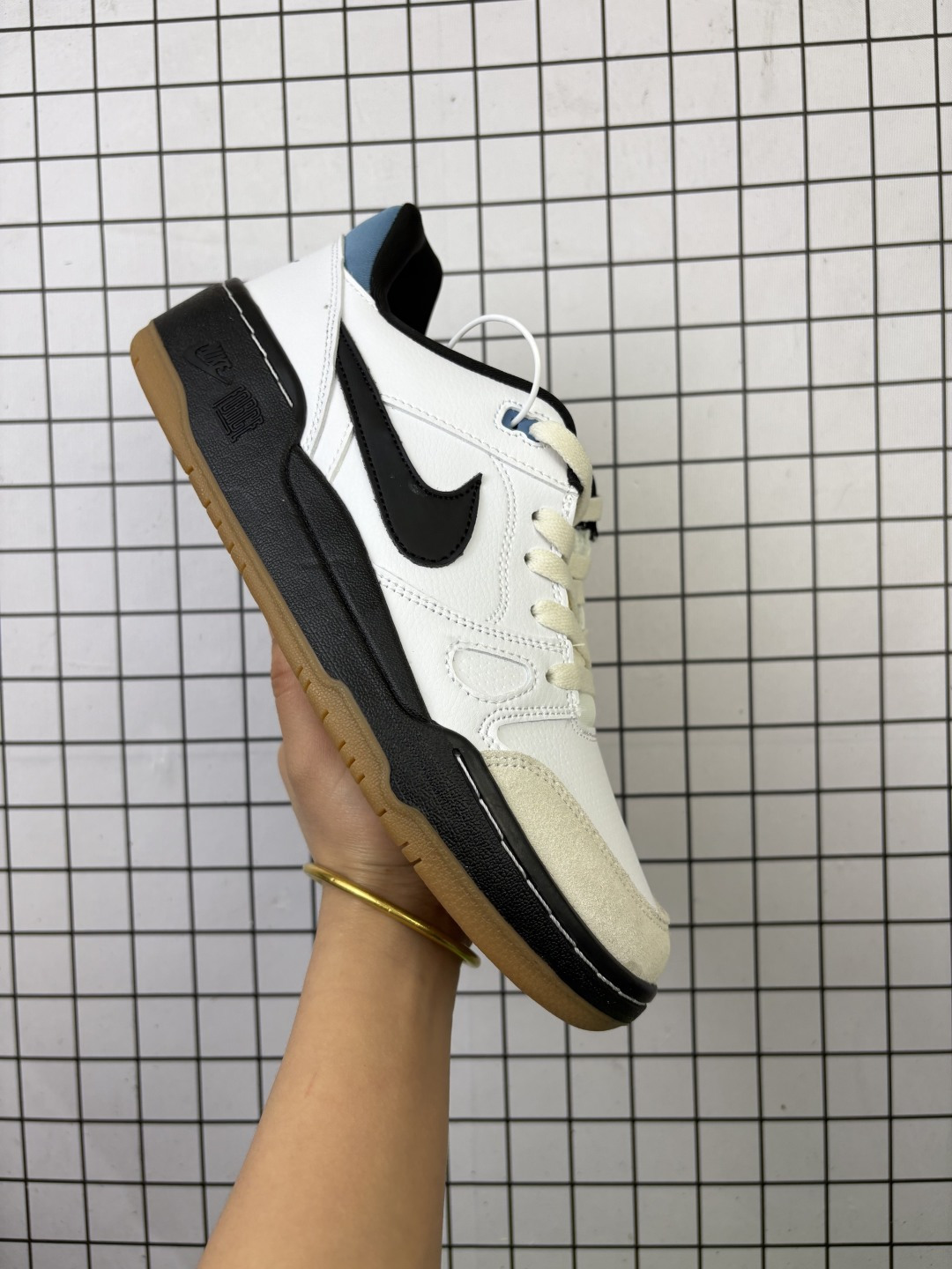 💰100
✅耐克Nike FULL FORCE LO扣篮系列低帮休闲运动滑板板鞋采用软质牛剖皮鞋面材质#正确后跟反口里弧度#原厂中底布正确印刷#鞋垫嵌入缓震乳胶+Sole真气垫装置#原比值开发耐磨橡胶大底❗
货号:FB1362-101
尺码:36 36.5 37.5 38 38.5 39 40 40.5 41 42 42.5 43 44 45
编码:新Y