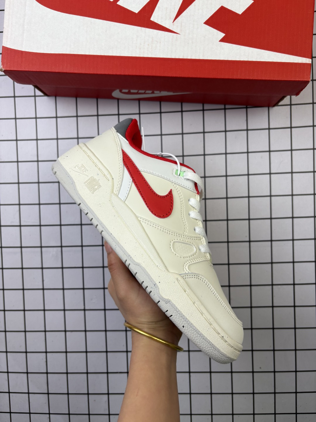 🈴💰100
✅耐克Nike FULL FORCE LO扣篮系列低帮休闲运动滑板板鞋采用软质牛剖皮鞋面材质#正确后跟反口里弧度#原厂中底布正确印刷#鞋垫嵌入缓震乳胶+Sole真气垫装置#原比值开发耐磨橡胶大底❗
货号:FB1362-101
尺码:36 36.5 37.5 38 38.5 39 40 40.5 41 42 42.5 43 44 45
编码:新Y