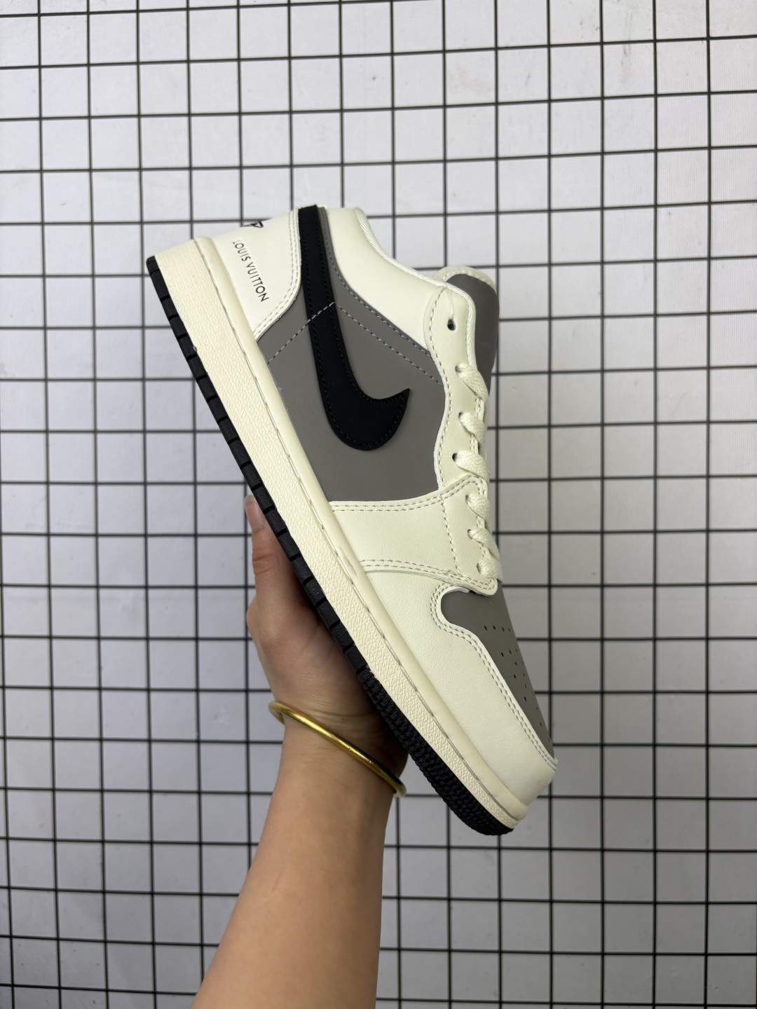 💰100
真标✅Nike Air Jordan 1 Low AJ1 乔1 耐克 低帮休闲板鞋 同步官方配色 
货号:553558-168
尺码:36 36.5 37.5 38 38.5 39 40 40.5 41 42 42.5 43 44 45 46
编码旭