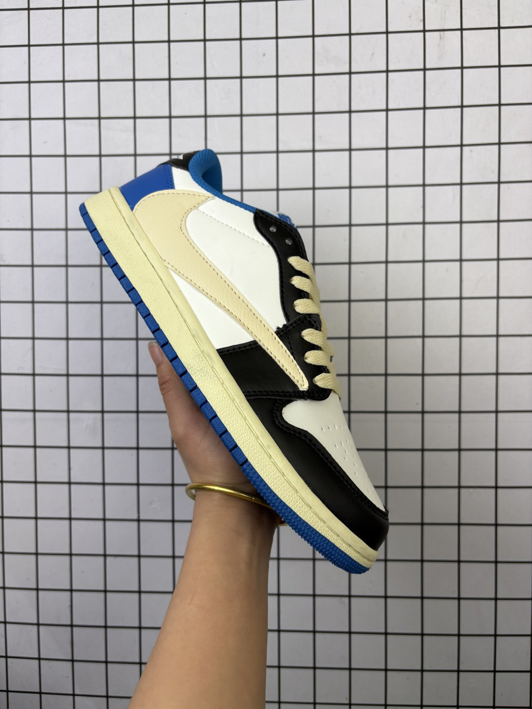 💰80
真标✅Nike Air Jordan 1 x Travis Scott AJ1倒勾 乔一倒钩 耐克 低帮文化篮球鞋
货号:DM7866-140
尺码:36 36.5 37.5 38 38.5 39 40 40.5 41 42 42.5 43 44 45 46
编码704