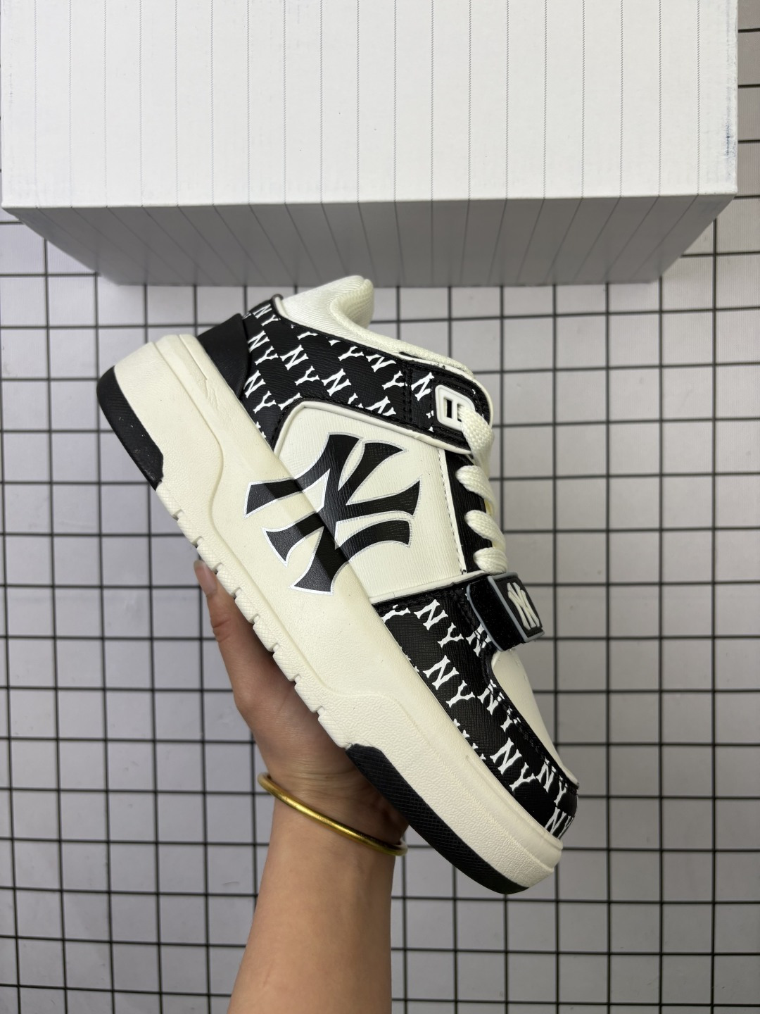 🈴💰130
公司级✅MLB Chunky Liner MID人气单品学长鞋系列轻量增高厚底百搭中帮休闲运动板鞋
货号:3ASXCDN3N
尺码:35 36 36.5 37.5 38 38.5 39 40 40.5 41 42 42.5 43 44 45
编码699