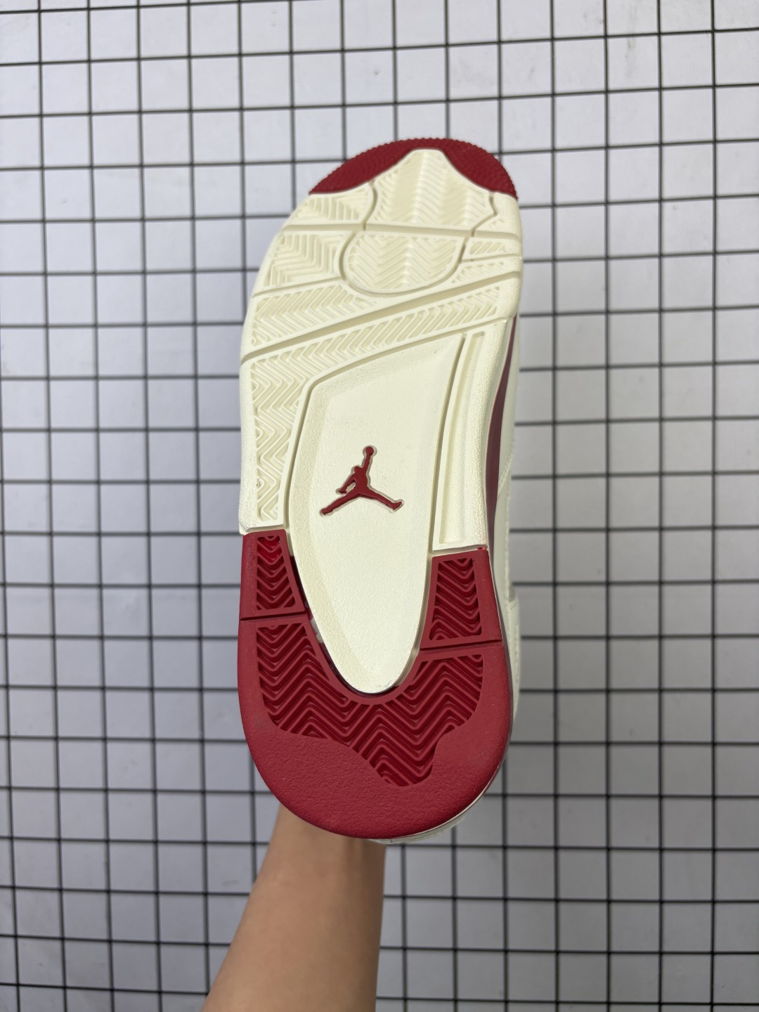 💰260
公司级✅耐克Nike Air Jordan 4 Retro 耐克迈克尔·乔丹AJ4代中帮复古休闲运动文化篮球鞋
原厂材料TPU超Q弹网格材质 缜密拉帮及中底钢印细节 组合开窗式气垫大底
货号:HV0823-108
尺码:36 36.5 37.5 38 38.5 39 40 40.5 41 42 42.5 43 44 45 46 47 48.5
编码719