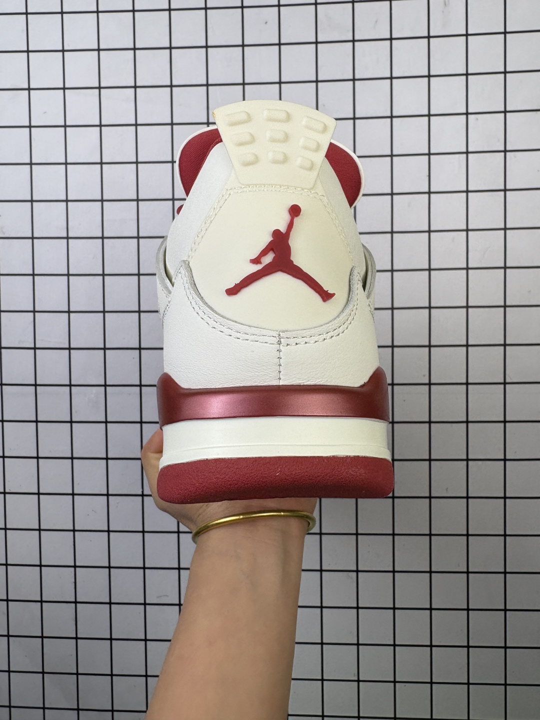 💰260
公司级✅耐克Nike Air Jordan 4 Retro 耐克迈克尔·乔丹AJ4代中帮复古休闲运动文化篮球鞋
原厂材料TPU超Q弹网格材质 缜密拉帮及中底钢印细节 组合开窗式气垫大底
货号:HV0823-108
尺码:36 36.5 37.5 38 38.5 39 40 40.5 41 42 42.5 43 44 45 46 47 48.5
编码719