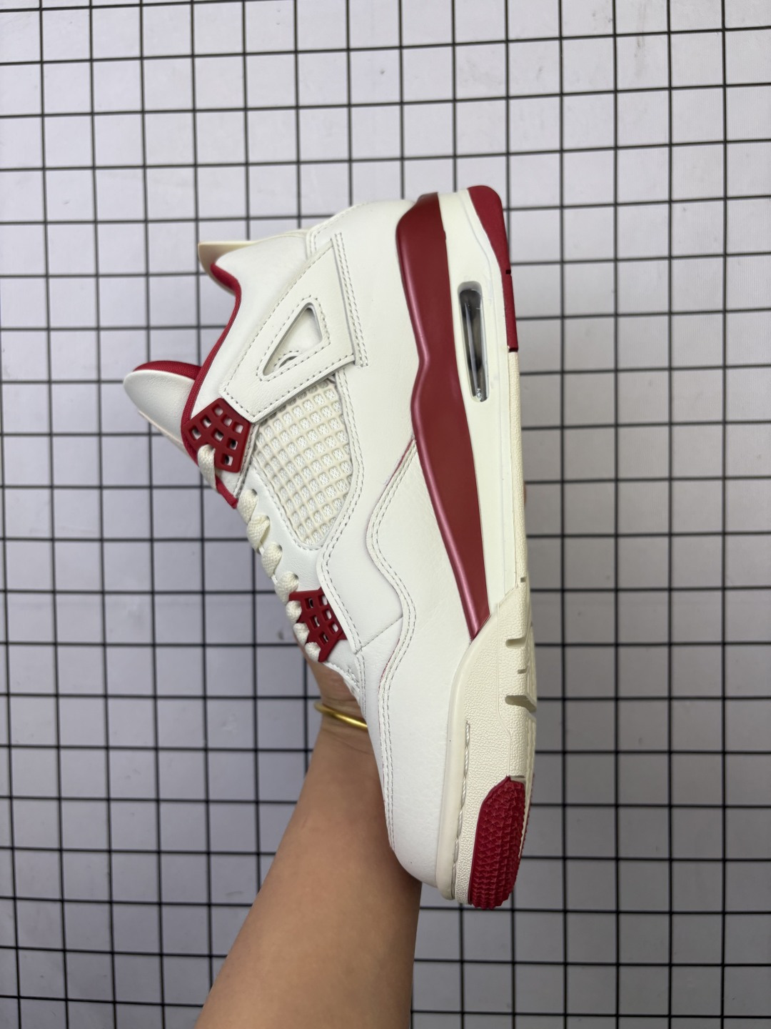 💰260
公司级✅耐克Nike Air Jordan 4 Retro 耐克迈克尔·乔丹AJ4代中帮复古休闲运动文化篮球鞋
原厂材料TPU超Q弹网格材质 缜密拉帮及中底钢印细节 组合开窗式气垫大底
货号:HV0823-108
尺码:36 36.5 37.5 38 38.5 39 40 40.5 41 42 42.5 43 44 45 46 47 48.5
编码719