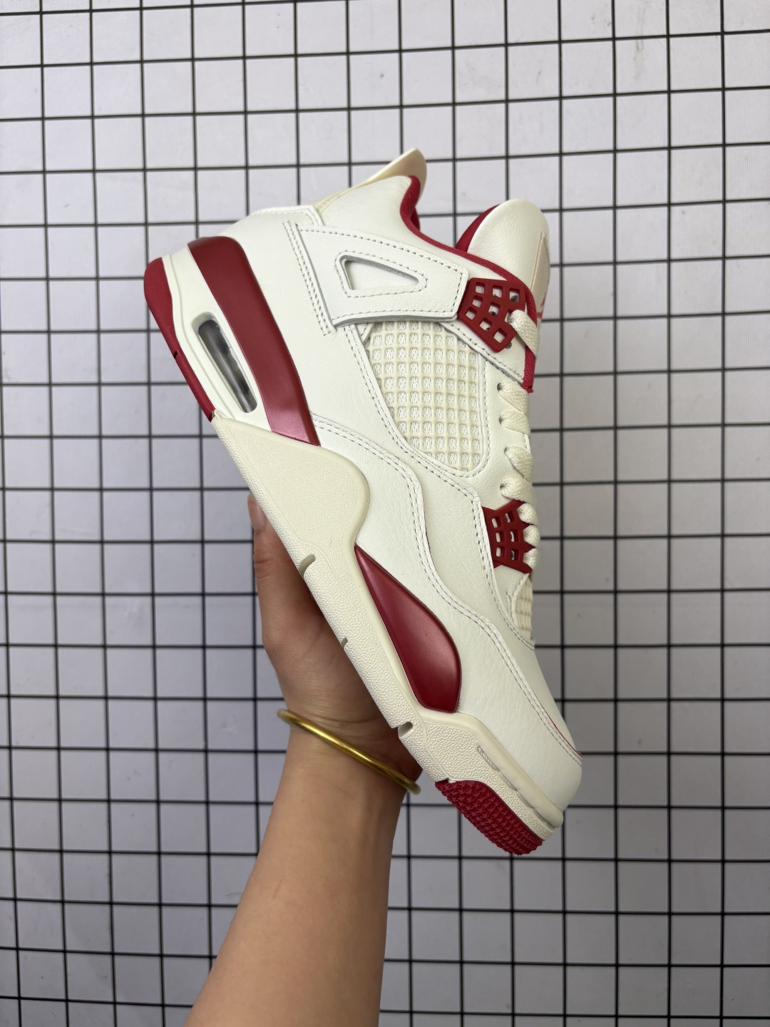 💰260
公司级✅耐克Nike Air Jordan 4 Retro 耐克迈克尔·乔丹AJ4代中帮复古休闲运动文化篮球鞋
原厂材料TPU超Q弹网格材质 缜密拉帮及中底钢印细节 组合开窗式气垫大底
货号:HV0823-108
尺码:36 36.5 37.5 38 38.5 39 40 40.5 41 42 42.5 43 44 45 46 47 48.5
编码719