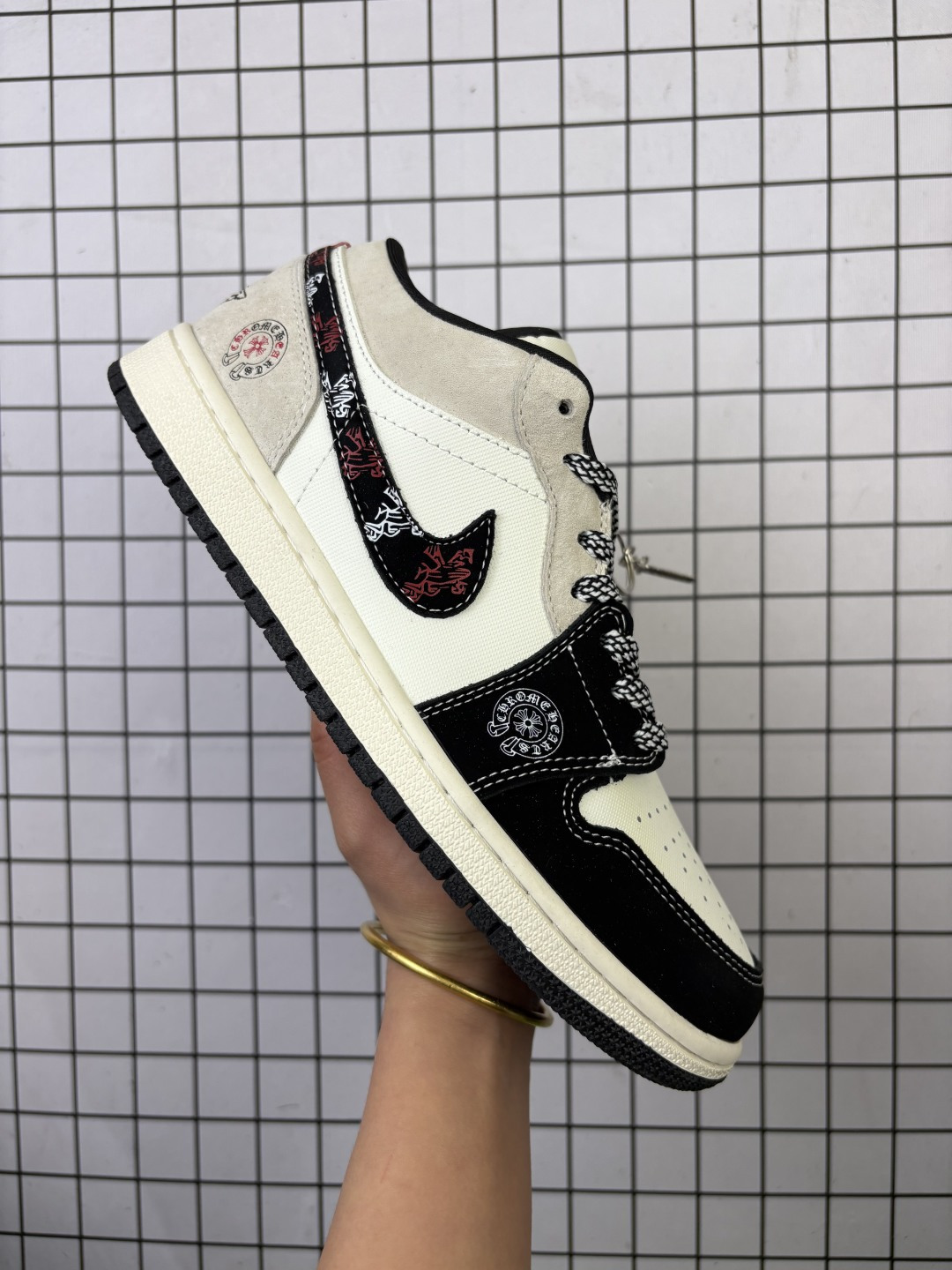 💰230
公司级✅Nike Air Jordan 1 Low 
AJ1乔1低帮休闲板鞋 同步官方配色 
市场唯一独家头层皮打造 原鞋原档案开发 
原厂皮料 原档冲孔鞋头 正确满胶鞋垫 四线拉帮 原厂织唛标 鞋舌高弹海绵填充
官方货号:LB8888-003
Size:36 36.5 37.5 38 38.5 39 40 40.5 41 42 42.5 43 44 45
编码577