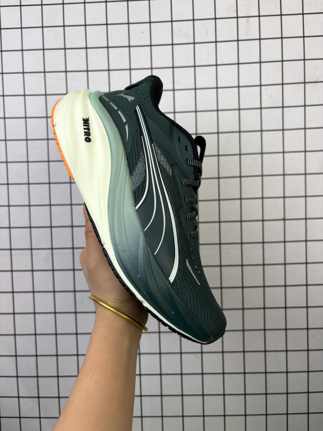 💰280
PUMA/彪马 原楦原纸版开发版型，采用人体工程学网织结构鞋面材质，中底采用双层式 NITRO 氮气科技中底，外置超轻耐磨底片❗️彪马Puma Deviate NITRO Elite Mag Max 彪破精英顶缓系列低帮氮气超轻量竞速休闲运动慢跑鞋 

类型：男女鞋
码数：36 37 38 38.5 39 40 40.5 41 42 42.5 43 44 45
编码老男H