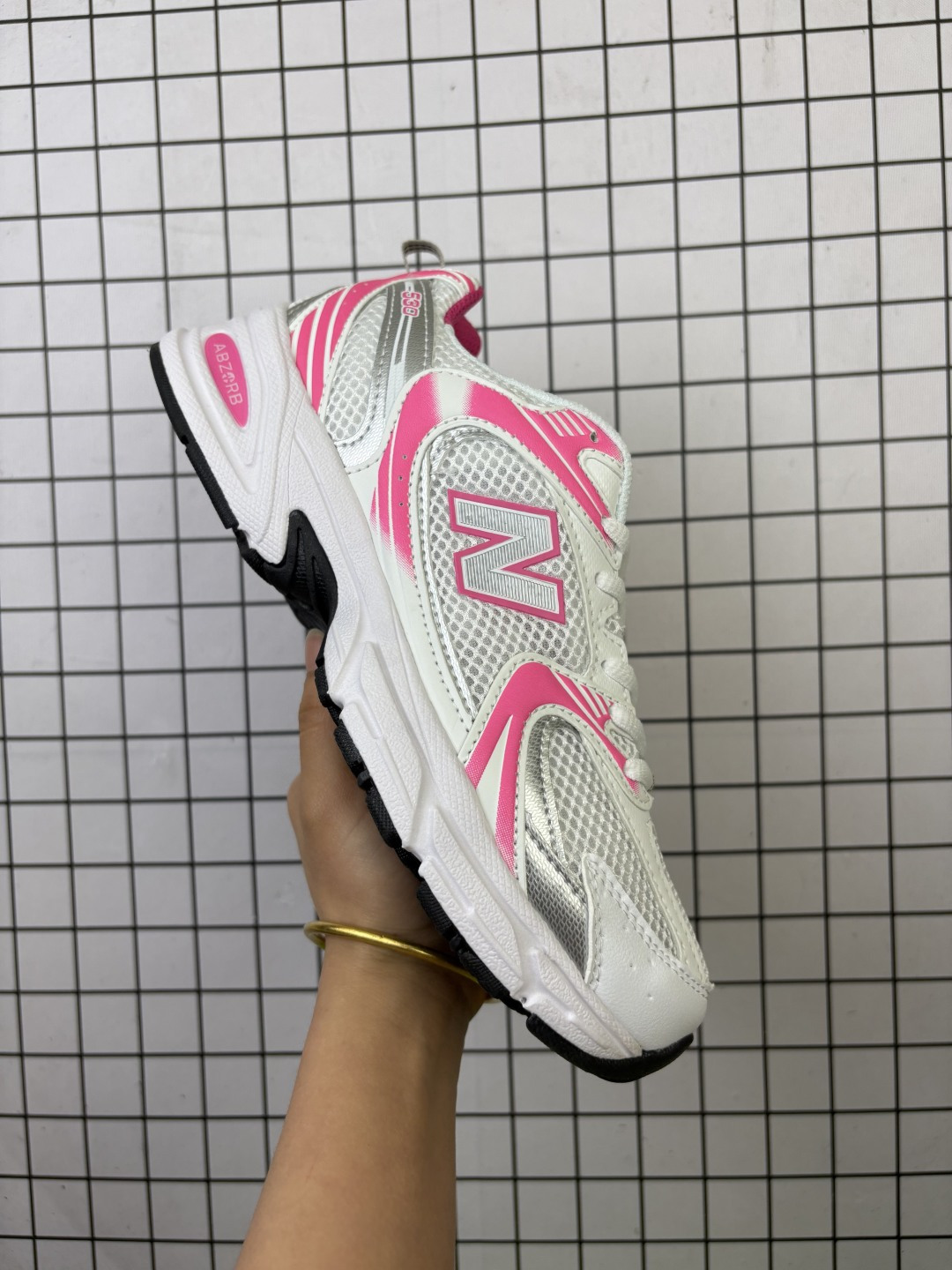 💰110
新百伦New Balance Made in USA NB530系列 美产血统经典复古休闲运动慢跑鞋.
尺码:36-42
编码103