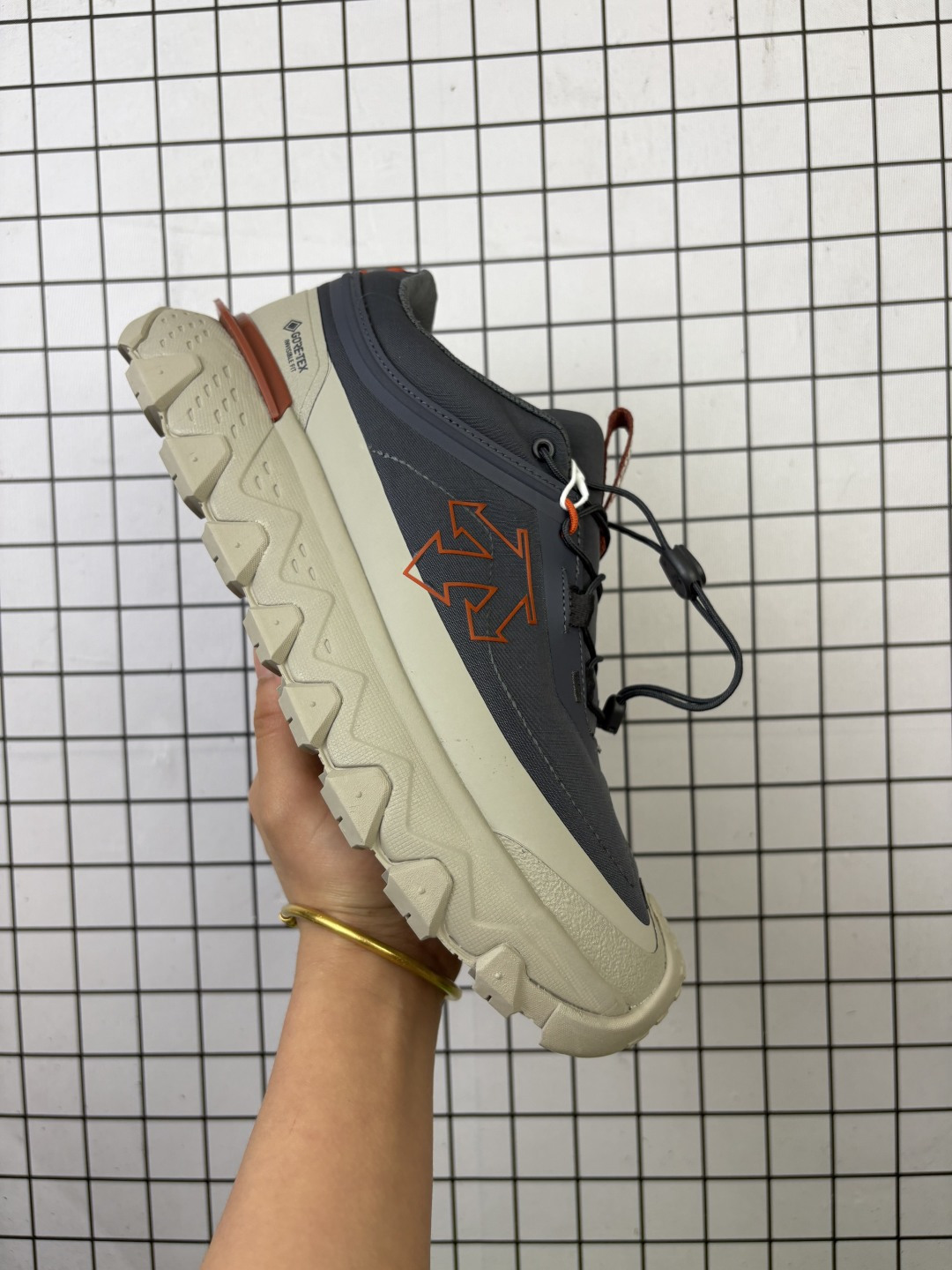 💰210
公司级✅迪桑特DESCENTE LAVITATE WIRE 3.0 舒适百搭防滑耐磨 低帮 休闲跑步鞋
采用大网眼材质鞋面 轻薄通透不闷热 前掌易弯折设计 提供灵活的穿着感受 后跟Z-FOAM填充 缓震回弹 BOA FIT SYSTEM系带系统 便捷穿脱
尺码:38-45
编码大Y