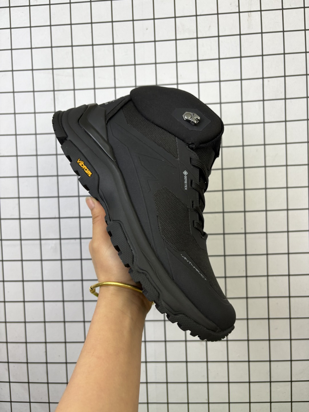 💰280
公司级✅凯乐石KAILAS 界山 GTX MID 时尚舒适简约经典潮流耐磨防水 高帮 徒步鞋
Vibram XS TREK抓地耐磨大底 超强抓地 轻松驾驭复杂崎岖路况 密实防砂鞋面 阻隔砂石 轻便 内置GORE-TEX内靴 隔绝水份 排出汗气 不惧多变气候
货号:KS2532126
尺码:38-45
编码大Y