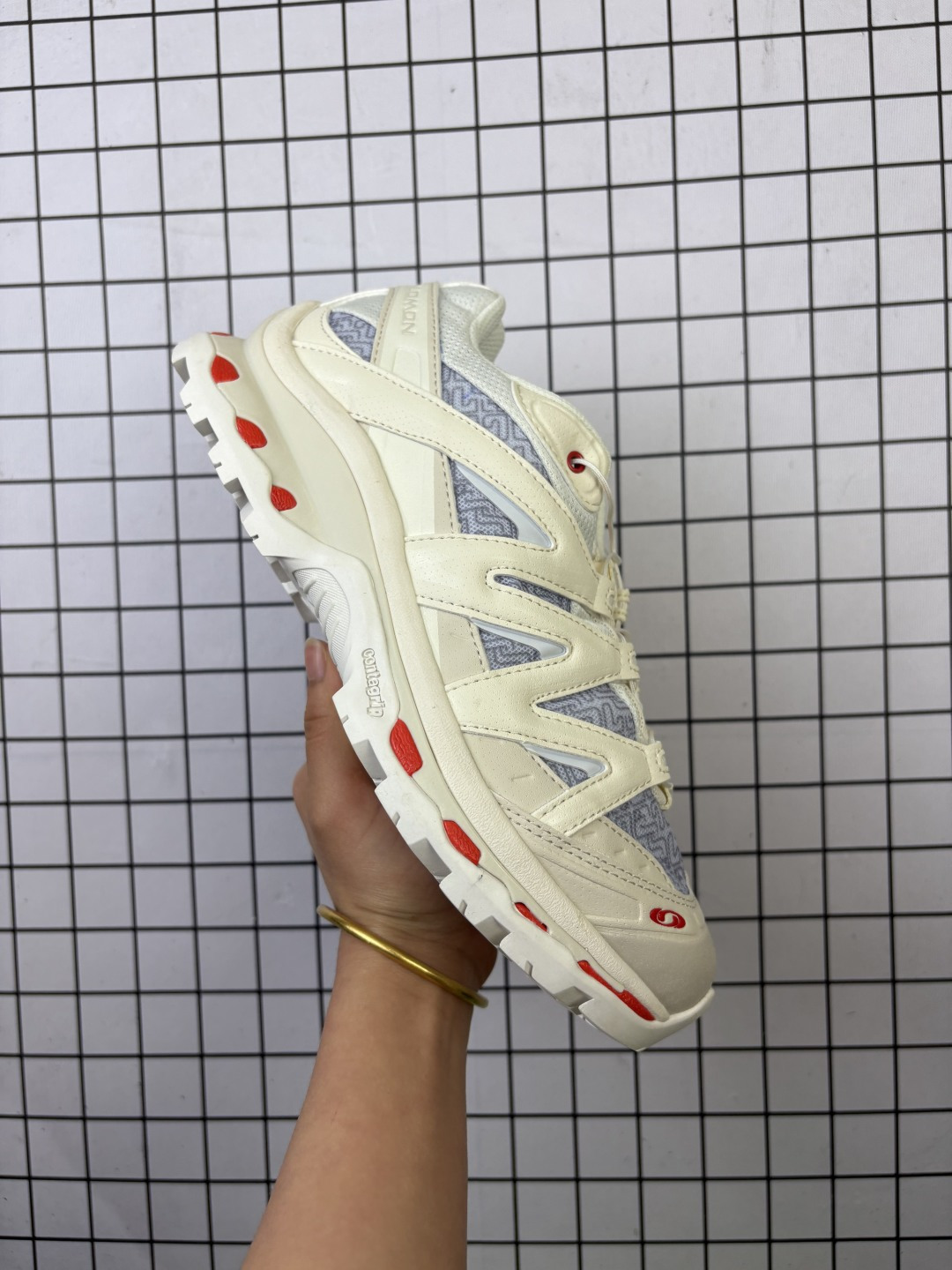 🈴💰160
公司级✅SALOMON萨洛蒙 乙已CNY蟠虺系列 XT-QUEST PANHUI 时尚 舒适減震防滑耐磨 低帮跑步鞋
鞋面采用SENSIFIT贴合技术 全方位贴合包裹脚型 鞋跟部鞋底牵引设计 提供强大的抓地性能 更适应野外崎岖不平的道路 其3D ADVANCED CHASSIS底盘 材料轻量大化 钉齿设计更具稳定性、防护性 鞋底易磨损区运用CONTAGRIP高耐磨材料 应对城市硬质路面长距离跑考验 
货号:478478-20
尺码:36 36.5 37.5 38 38.5 39 40 40.5 41 42 42.5 43 44 45
编码大Y