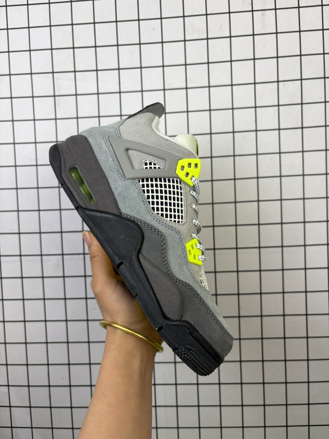 公司级 Jordan/乔丹 原楦原纸版数据开发版型,采用翻毛皮鞋面材质,鞋垫配置灌注EVA轻量材质,缜密定位拉帮及注胶效果,中底PU内嵌开窗式Air缓震气垫!耐克Nike Air Jordan 4 Retro LE"Air Max 95 Neon"迈克尔·乔丹AJ4代中帮复古休闲运动文化篮球鞋 CT5342-007 类型:男女鞋 编码:698