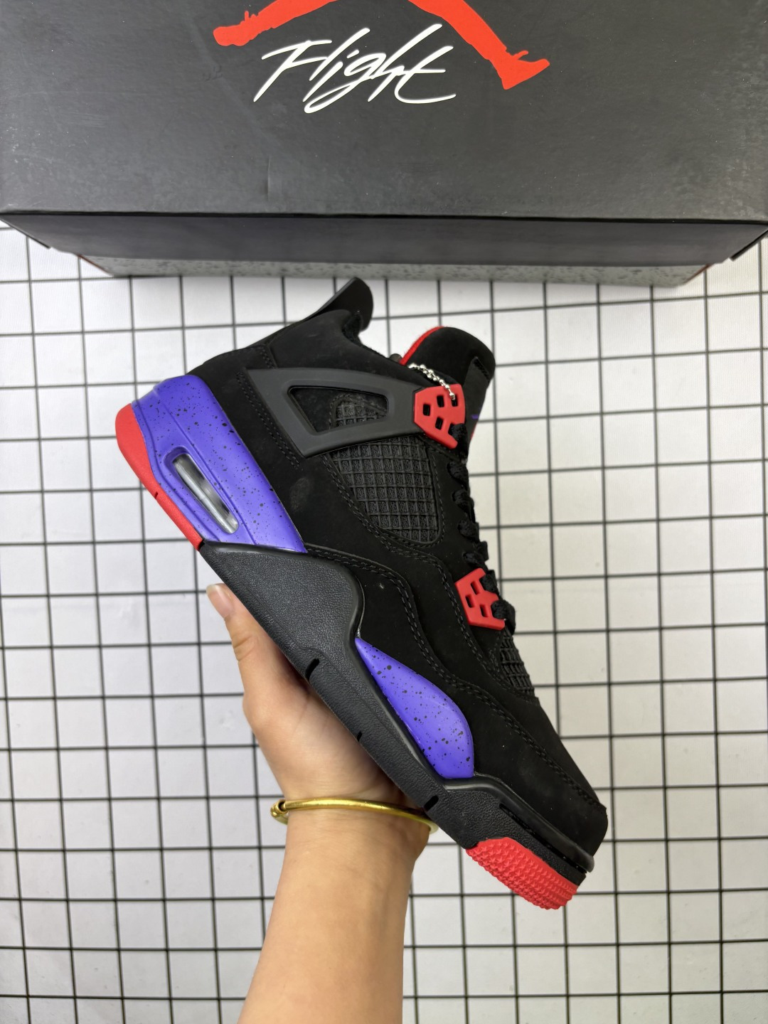 公司级 Jordan/乔丹 原楦原纸版数据开发版型,采用翻毛皮鞋面材质,鞋垫配置灌注EVA轻量材质,缜密定位拉帮及注胶效果,中底PU内嵌开窗式Air缓震气垫!耐克Nike Air Jordan 4 Retro LE"Air Max 95 Neon"迈克尔·乔丹AJ4代中帮复古休闲运动文化篮球鞋 CT5342-007 类型:男女鞋 编码:698