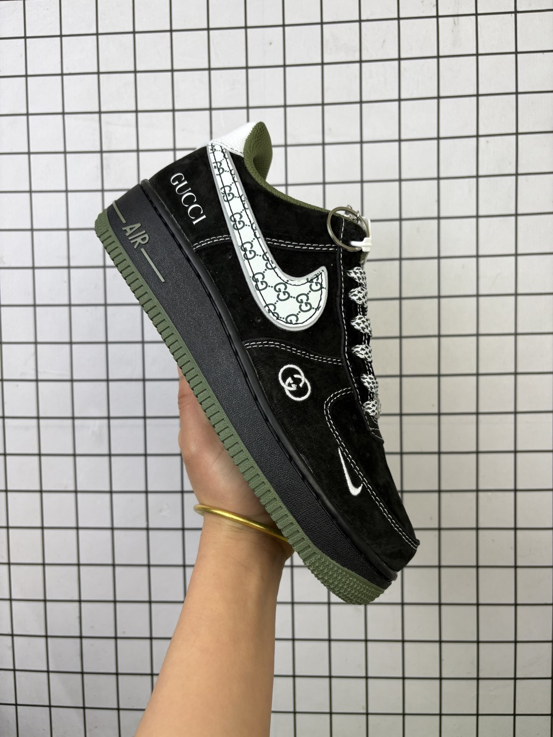 💰230
海外限量发售！公司级NIke Air Force 1 '07 Low “古驰联名——黑军绿”空军一号 低帮 运动鞋 休闲鞋 折边针车 工艺难度大 原楦头原纸板 原装鞋盒 定制五金配件 内置全掌气垫 原厂鞋底 
货号：BB9577-113
Size：36 36.5 37.5 38 38.5 39 40 40.5 41 42 42.5 43 44 44.5 45