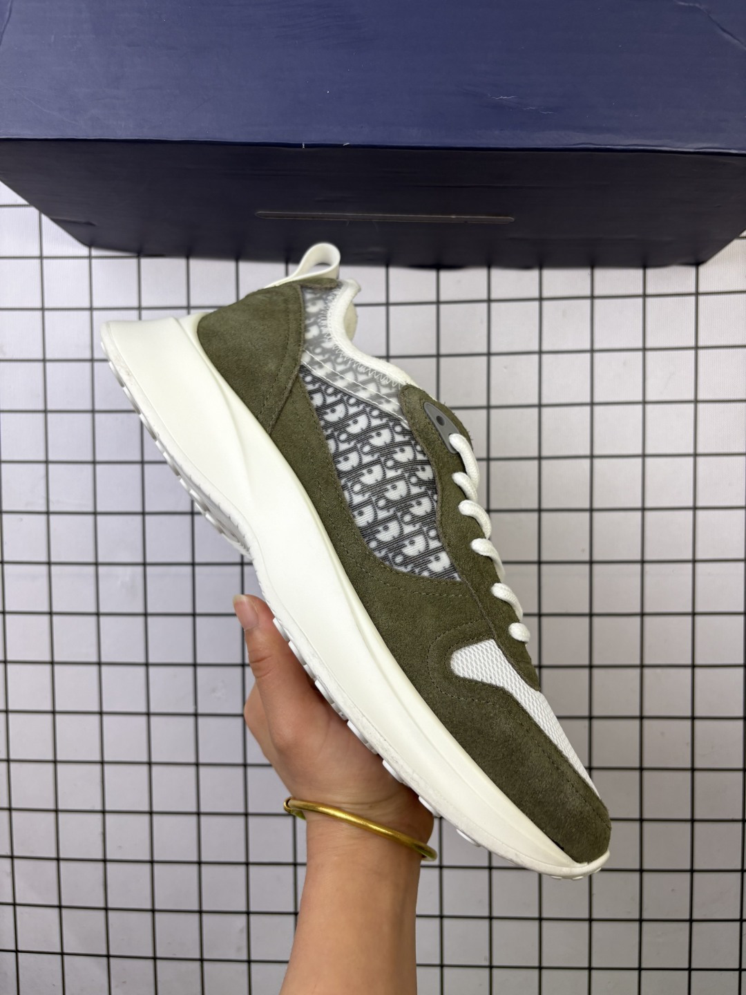 🈴💰300
Dior/迪奥 💯男鞋广东原厂，进口耐弯折耐高温EVC饰片材质，透气性网眼织物及绒面革鞋面，独家组合TR雾面鞋底，正确吸汗网布贴合发泡鞋垫❗️高奢品牌 -迪奥 Dior Suede Oblique B25 Runner Sneaker老爹风系带低帮透气休闲运动慢跑鞋 

类型：男鞋
码数：39 40 41 42 43 44 45 46
编码啊童M