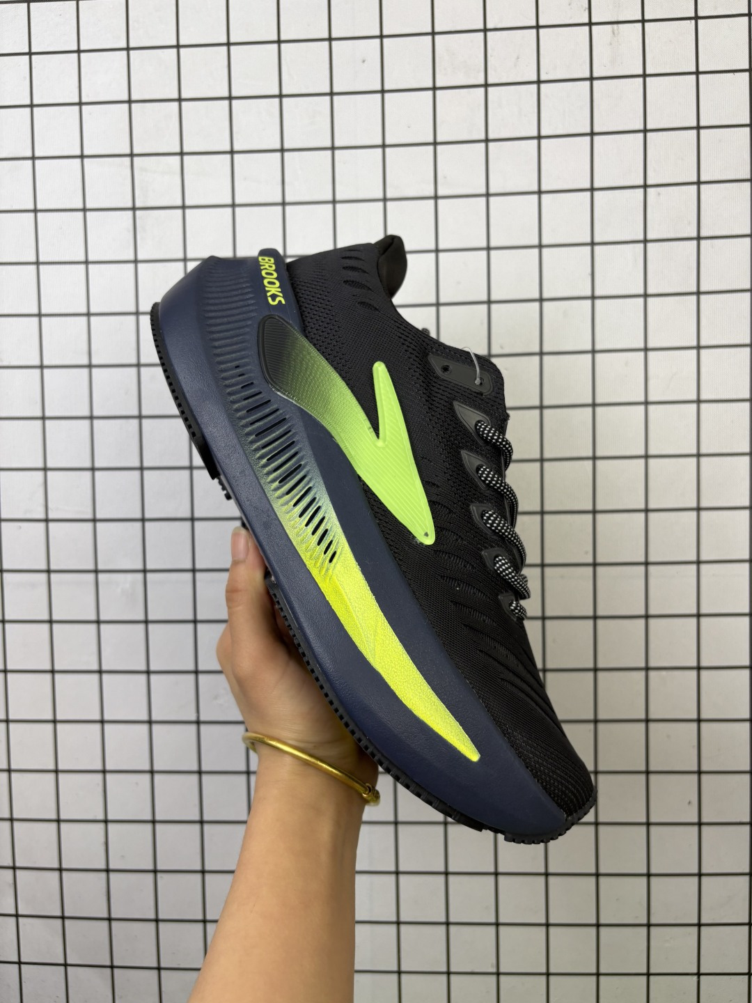 💰130
布鲁克斯Brooks Glycerin Max 2弹轻盈低帮透气缓震支撑休闲运动慢跑鞋 货号:  110479 1D 091

码数：36 36.5 37 38 38.5 39 40 40.5 41 42 42.5 43 44 44.5 45
编码489