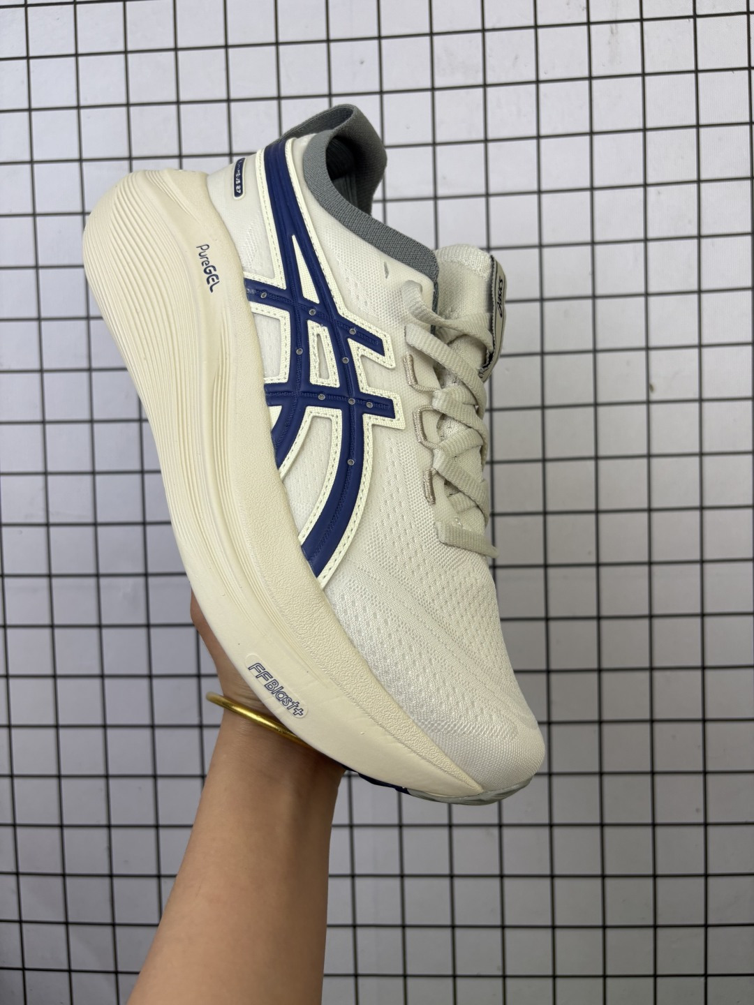 💰130
Asics/亚瑟士 原档案数据开发楦型纸版,原装印尼代工进口单丝纤维工程网布鞋面,轻量舒适透气材质,后跟环绕式可视GEL缓震胶效果,采用前掌FLYTEFOAM Propel缓震中底科技❗️跑步由自己定义「跑鞋之王」日本专业跑鞋品牌亚瑟士Asics Gel-Kayano 27代超轻量专业运动慢跑鞋"
类型:男女鞋
码数:36 37 37.5 38 39 39.5 40.5 41.5 42 42.5 43.5 44 44.5 45 46 47
编码:699