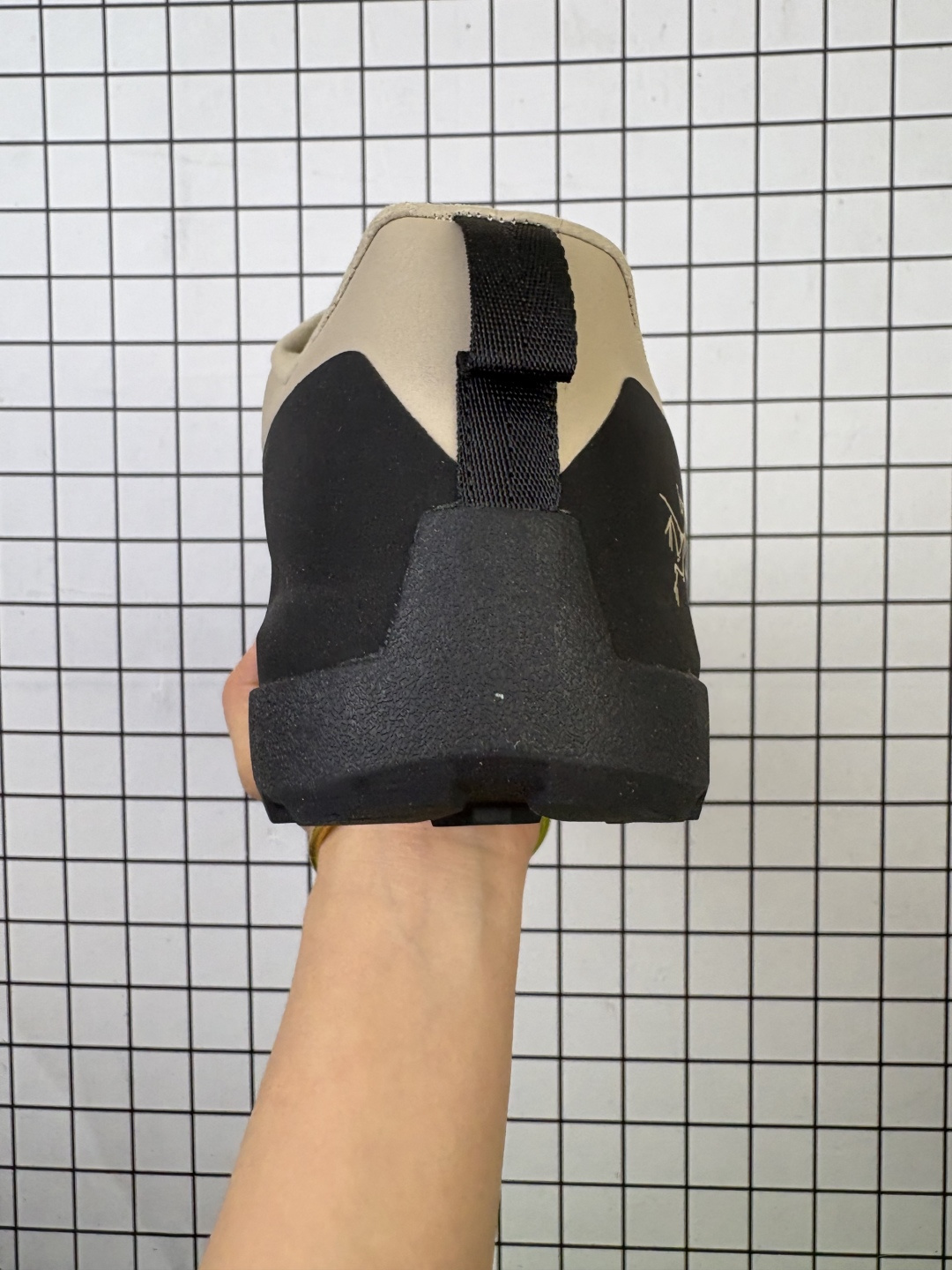 💰240
【公司级】始祖鸟 Arcteryx Konseal LT 户外高性能超轻舒适透气 休闲运动徒步登山鞋 始祖鸟 这款KONSEAL 户外鞋的设计可应对多数技术路线和长途徒步。灵感来自野外跑步鞋,在支撑和保护的基础上更添灵活轻快。Vibram®Megagrip外底在干湿地面上均具有强大的抓地力,TPU鞋底和鞋底凸耳提高了稳定性。极简的设计可减少碎屑进入,并能轻松融入都市环境。
类型:男鞋
尺码:39-45
编码:旭