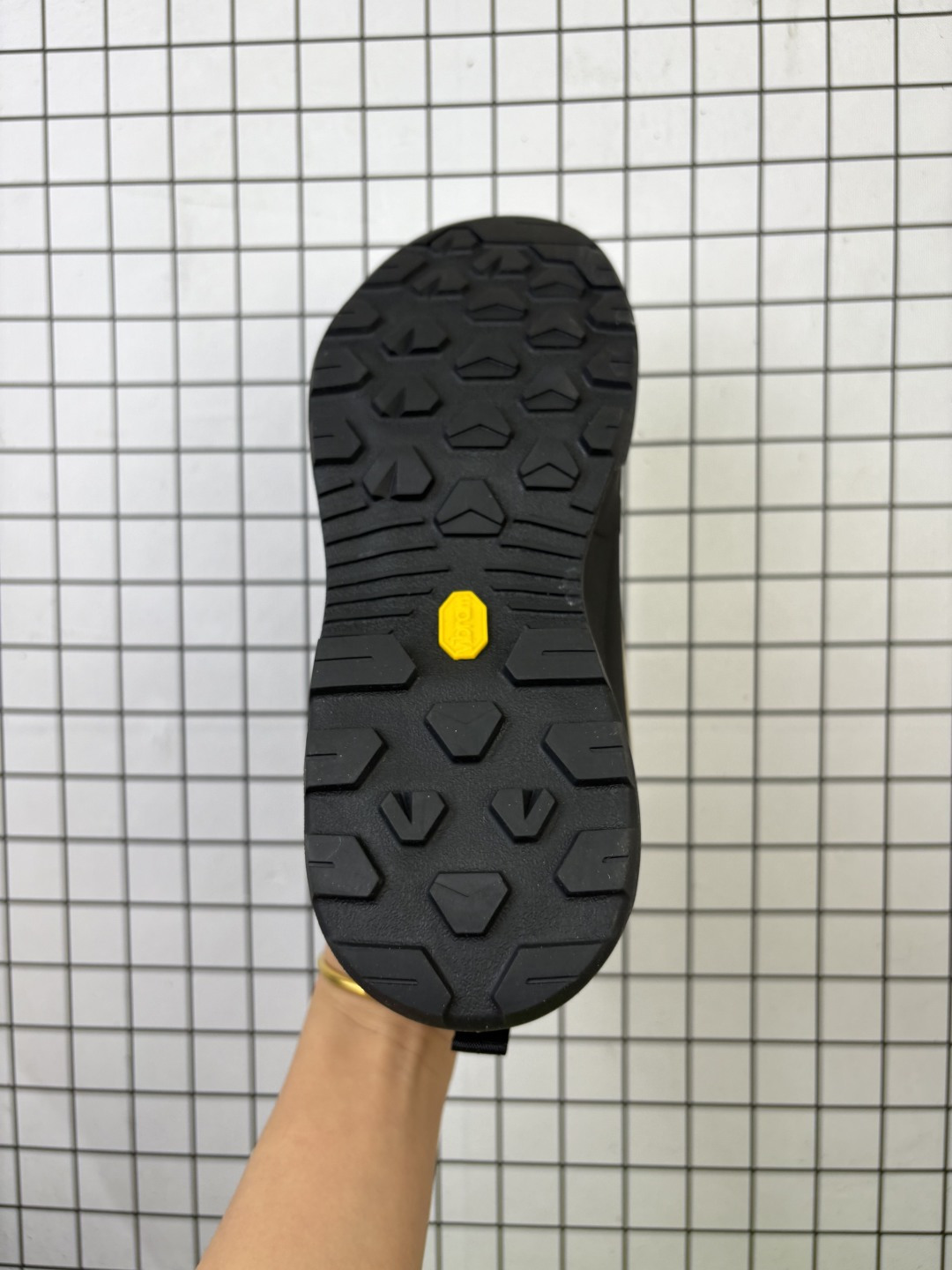 💰240
【公司级】始祖鸟 Arcteryx Konseal LT 户外高性能超轻舒适透气 休闲运动徒步登山鞋 始祖鸟 这款KONSEAL 户外鞋的设计可应对多数技术路线和长途徒步。灵感来自野外跑步鞋,在支撑和保护的基础上更添灵活轻快。Vibram®Megagrip外底在干湿地面上均具有强大的抓地力,TPU鞋底和鞋底凸耳提高了稳定性。极简的设计可减少碎屑进入,并能轻松融入都市环境。
类型:男鞋
尺码:39-45
编码:旭