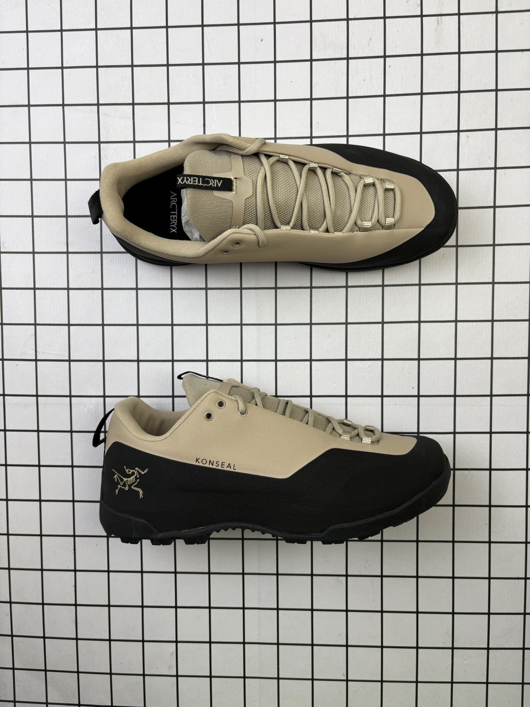 💰240
【公司级】始祖鸟 Arcteryx Konseal LT 户外高性能超轻舒适透气 休闲运动徒步登山鞋 始祖鸟 这款KONSEAL 户外鞋的设计可应对多数技术路线和长途徒步。灵感来自野外跑步鞋,在支撑和保护的基础上更添灵活轻快。Vibram®Megagrip外底在干湿地面上均具有强大的抓地力,TPU鞋底和鞋底凸耳提高了稳定性。极简的设计可减少碎屑进入,并能轻松融入都市环境。
类型:男鞋
尺码:39-45
编码:旭