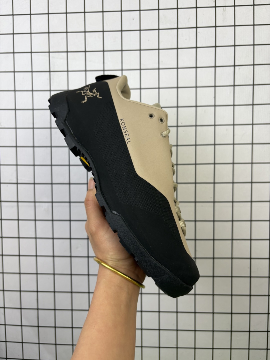 💰240
【公司级】始祖鸟 Arcteryx Konseal LT 户外高性能超轻舒适透气 休闲运动徒步登山鞋 始祖鸟 这款KONSEAL 户外鞋的设计可应对多数技术路线和长途徒步。灵感来自野外跑步鞋,在支撑和保护的基础上更添灵活轻快。Vibram®Megagrip外底在干湿地面上均具有强大的抓地力,TPU鞋底和鞋底凸耳提高了稳定性。极简的设计可减少碎屑进入,并能轻松融入都市环境。
类型:男鞋
尺码:39-45
编码:旭