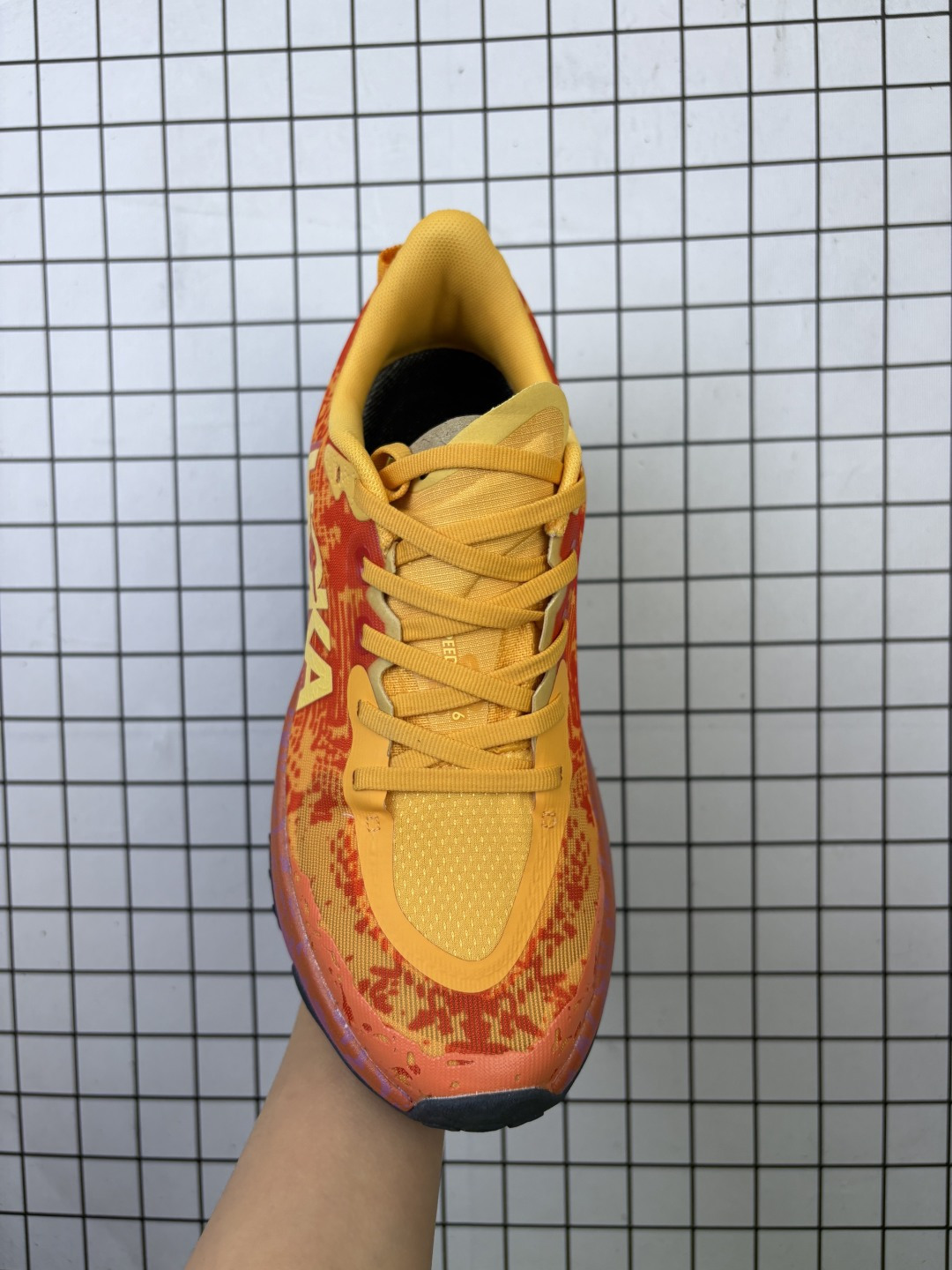 💰140
HOKA/霍卡 男女鞋真标半码制,采用轻量针织织物与无痕压胶工艺鞋面材质,内嵌超轻EVA缓震鞋垫,搭载双密度PROFLY+轻盈弹性泡棉中底,外置牵引齿花橡胶底块❗️最佳全天候越野跑鞋,踩屎感最强!美国新兴跑鞋品牌HOKA ONE ONE Speedgoat 6 Trail 飞速羚羊6代系列低帮轻量户外越野休闲运动慢跑鞋 1155151
类型:男女鞋
码数:36 36.5 37 38 38.5 39 40 40.5 41 42 42.5 43 44 45 46
编码:旭