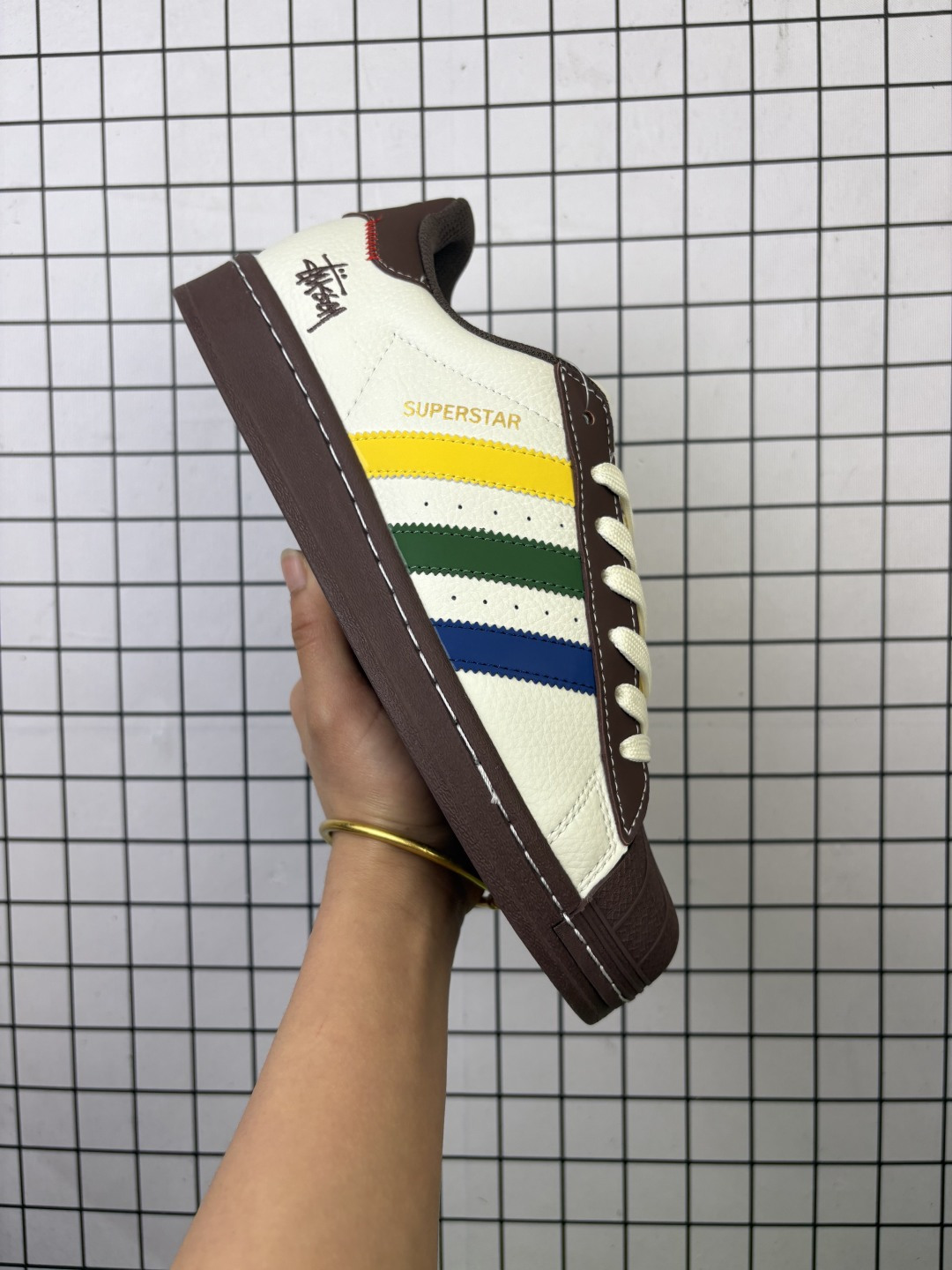 💰130
原楦开发版型，，2020改良全包围鞋垫，正确2020版鞋底模具及扇贝头盖片❗阿迪达斯/三叶草Adidas Originals Superstar 经典贝壳头系列LV联名低帮百搭休闲运动板鞋 JY8920

码数：36 36.5 37 38 38.5 39 40 40.5 41 42 42.5 43 44 45
编码577