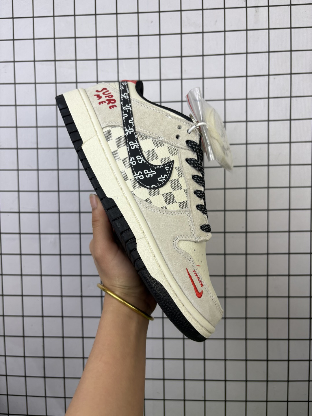 💰240
海外爆款限量发售！高端定制Nike SB Dunk Low “Superme联名------奶白格子灰” 高端定制 低帮休闲板鞋 定制鞋盒 大厂纯原品质出货 超高清洁度 皮料切割干净无任何毛边 细节完美 
货号：SD8888-007
Size:36 36.5 37.5 38 38.5 39 40 40.5 41 42 42.5 43 44 44.5 45
编码719