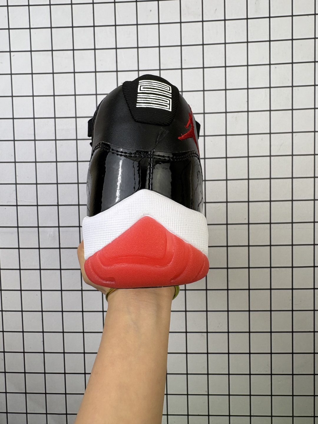 💰100
Jordan/乔丹 原楦原纸版数据开发，采用漆面牛剖革与牛津布鞋面材质，缜密定位拉帮及注胶效果，中底EVA内嵌缓震，搭载塑料纤维缓震中板❗️,耐克Nike Air Jordan 11 Retro"Win Like 96"AJ11代迈克尔·乔丹高帮运动文化篮球鞋 378037

类型：男女鞋
码数：36 37 38 39 40 41 42 43 44 45 46 47
编码093