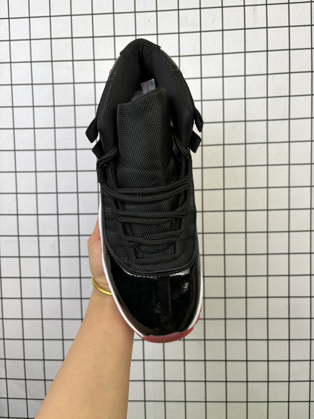 💰100
Jordan/乔丹 原楦原纸版数据开发，采用漆面牛剖革与牛津布鞋面材质，缜密定位拉帮及注胶效果，中底EVA内嵌缓震，搭载塑料纤维缓震中板❗️,耐克Nike Air Jordan 11 Retro"Win Like 96"AJ11代迈克尔·乔丹高帮运动文化篮球鞋 378037

类型：男女鞋
码数：36 37 38 39 40 41 42 43 44 45 46 47
编码093