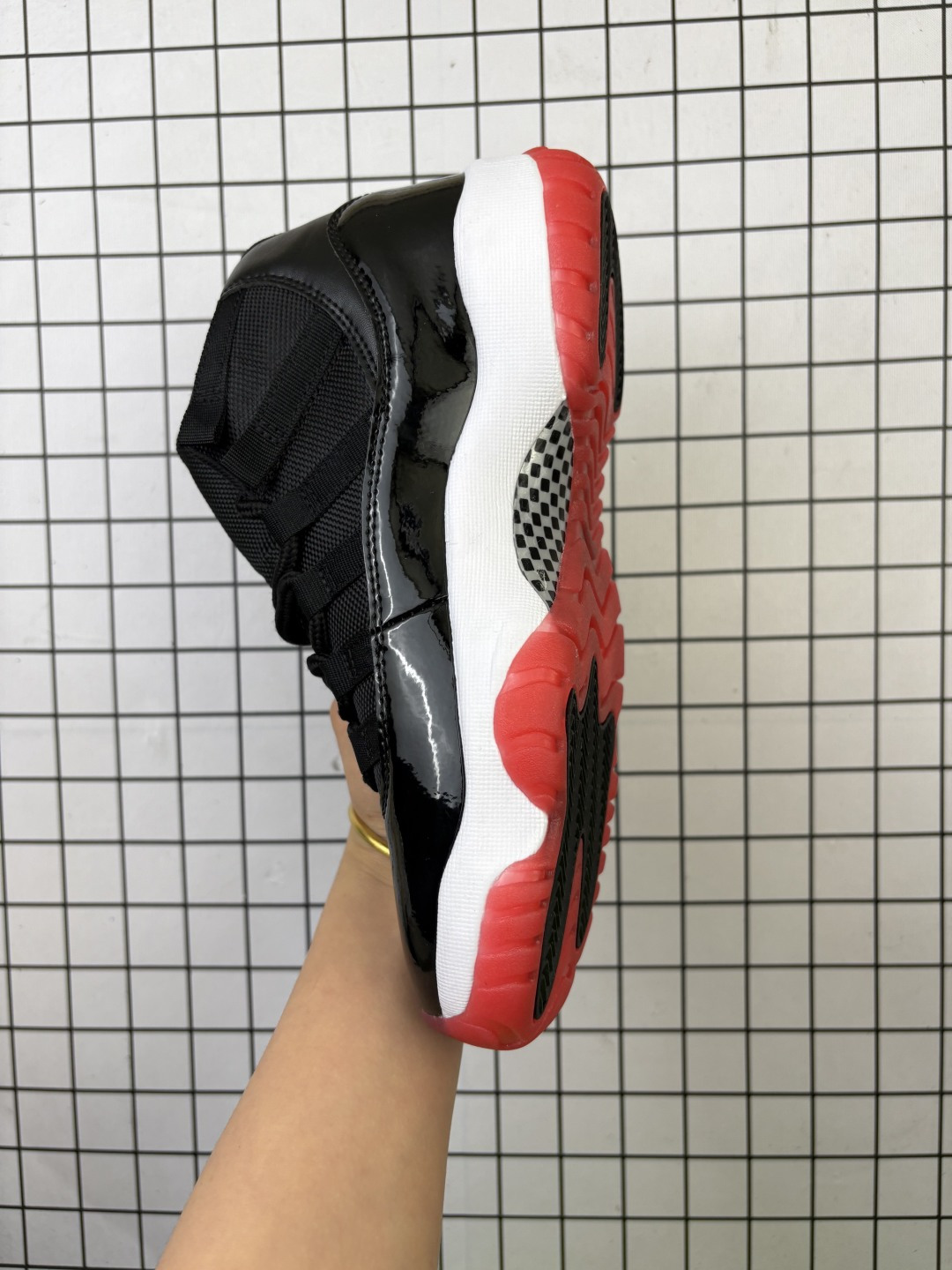 💰100
Jordan/乔丹 原楦原纸版数据开发，采用漆面牛剖革与牛津布鞋面材质，缜密定位拉帮及注胶效果，中底EVA内嵌缓震，搭载塑料纤维缓震中板❗️,耐克Nike Air Jordan 11 Retro"Win Like 96"AJ11代迈克尔·乔丹高帮运动文化篮球鞋 378037

类型：男女鞋
码数：36 37 38 39 40 41 42 43 44 45 46 47
编码093