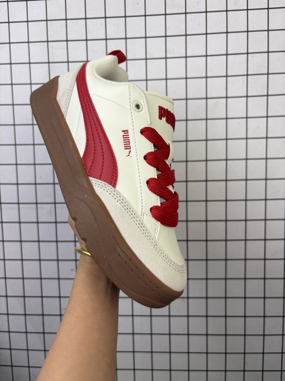 💰100
Puma年度王炸单品 PUMA彪马PARK LIFESTYLE OG 低帮 蕾哈娜联名面包鞋男女同款复古休闲 板鞋 
货号:397262-05
Size:35 36 37 37.5 38 38.5 39 40 40.5 41 42 42.5 43 44 45
编码766