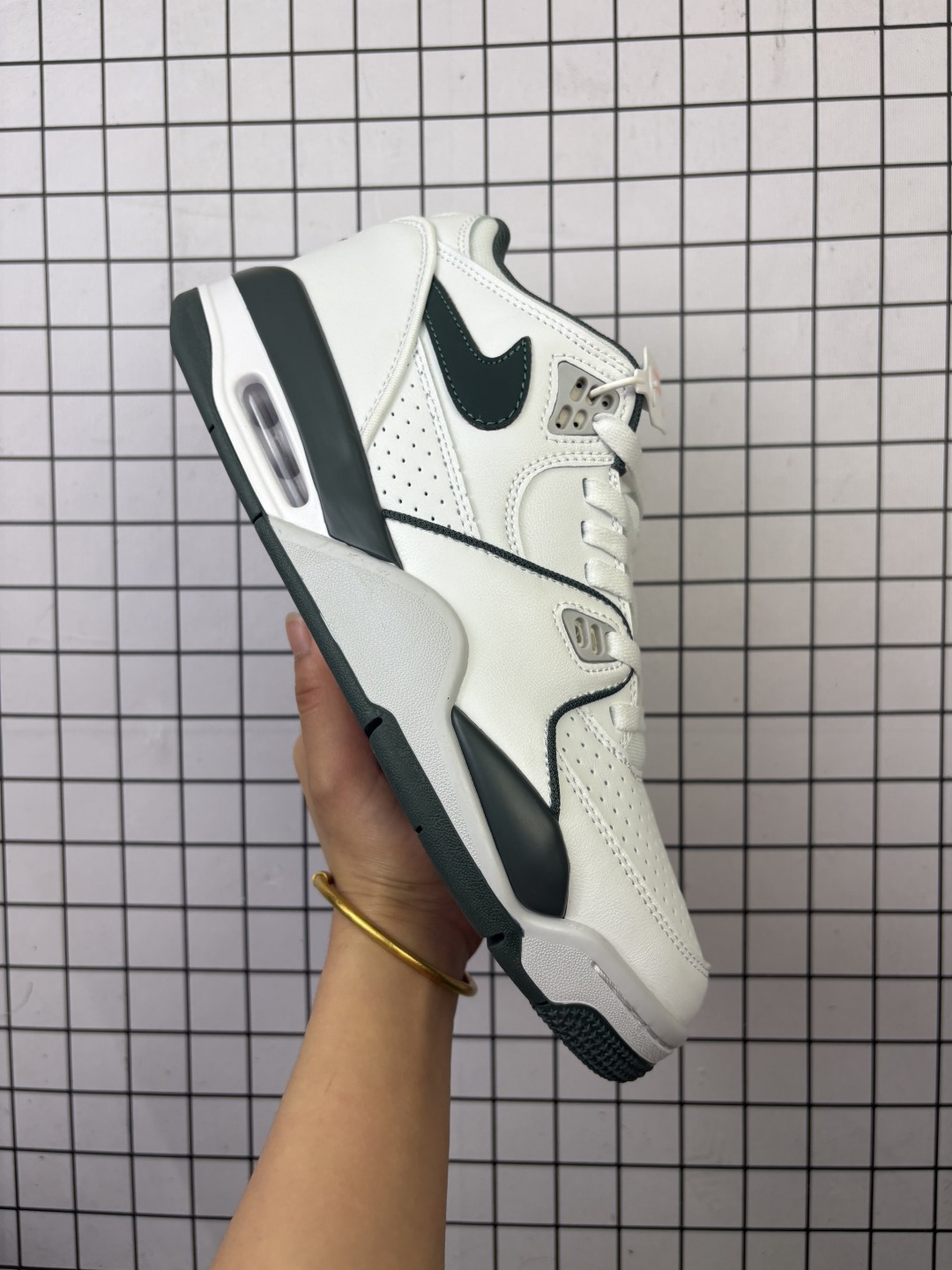 💰170
公司级✅Nike Air Flight 89 耐克 运动鞋·AJ4兄弟款 缓震篮球鞋 
重塑80年代后期非凡篮球战靴的经典风范 利落皮革结构搭载卓越缓震系统 重现传世经典的卓越性能
货号:FQ8256-101
尺码:36 36.5 37.5 38 38.5 39 40 40.5 41 42 42.5 43 44 45 46
编码554