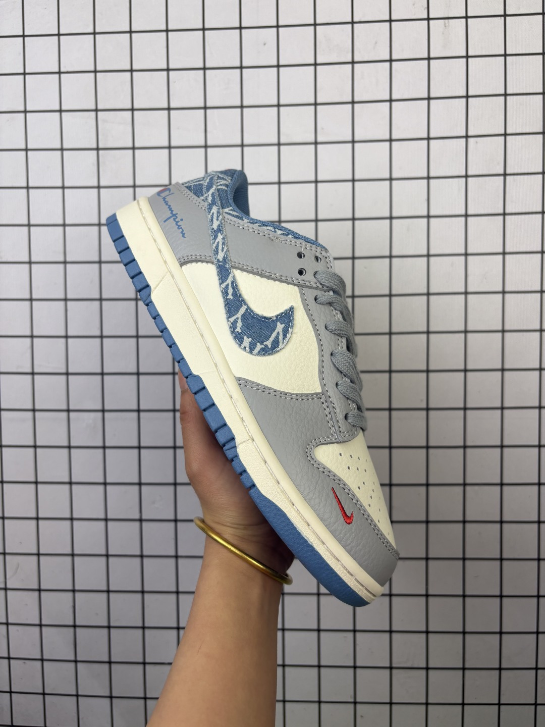 💰90
特价 公司级✅耐克Nike SB Dunk Low Retro 扣篮系列 复古低帮休闲运动滑板板鞋
采用脚感柔软舒适ZoomAir气垫
有效吸收滑板等极限运动在落地时带来的冲击力 为街头运动者们提供更好的保护
货号:XX9922-022
尺码:36 36.5 37.5 38 38.5 39 40 40.5 41 42 42.5 43 44 45
编码577