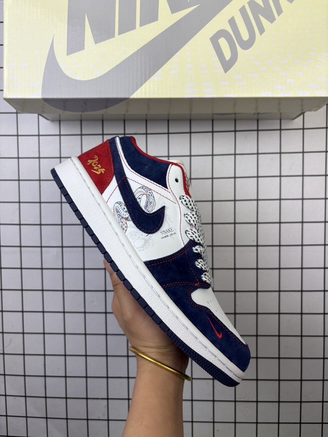 🈴💰90
特价 公司级✅耐克Nike SB Dunk Low Retro 扣篮系列 复古低帮休闲运动滑板板鞋
采用脚感柔软舒适ZoomAir气垫
有效吸收滑板等极限运动在落地时带来的冲击力 为街头运动者们提供更好的保护
货号:XX9922-022
尺码:36 36.5 37.5 38 38.5 39 40 40.5 41 42 42.5 43 44 45
编码577